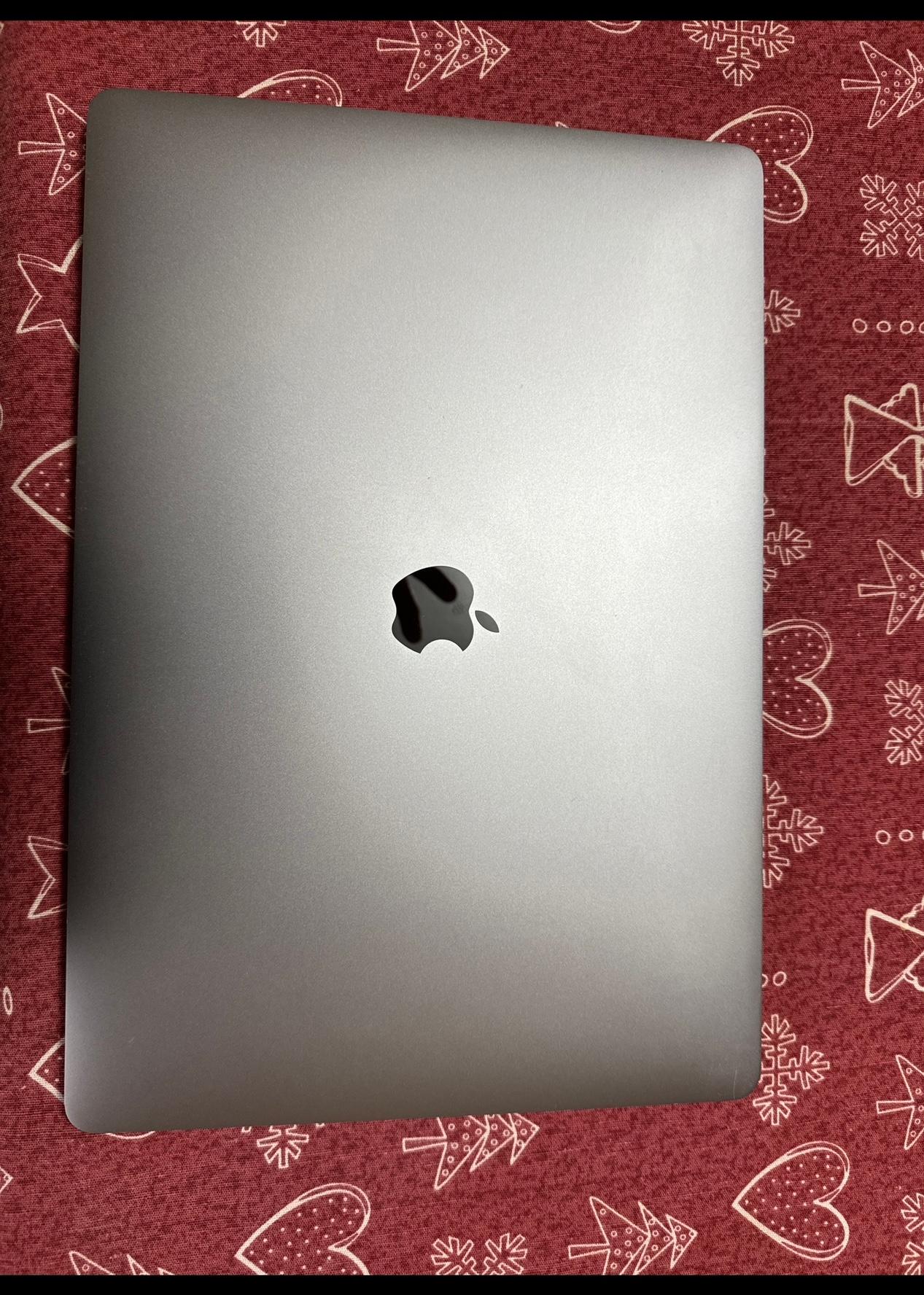 MacBook Pro 15"4  2019