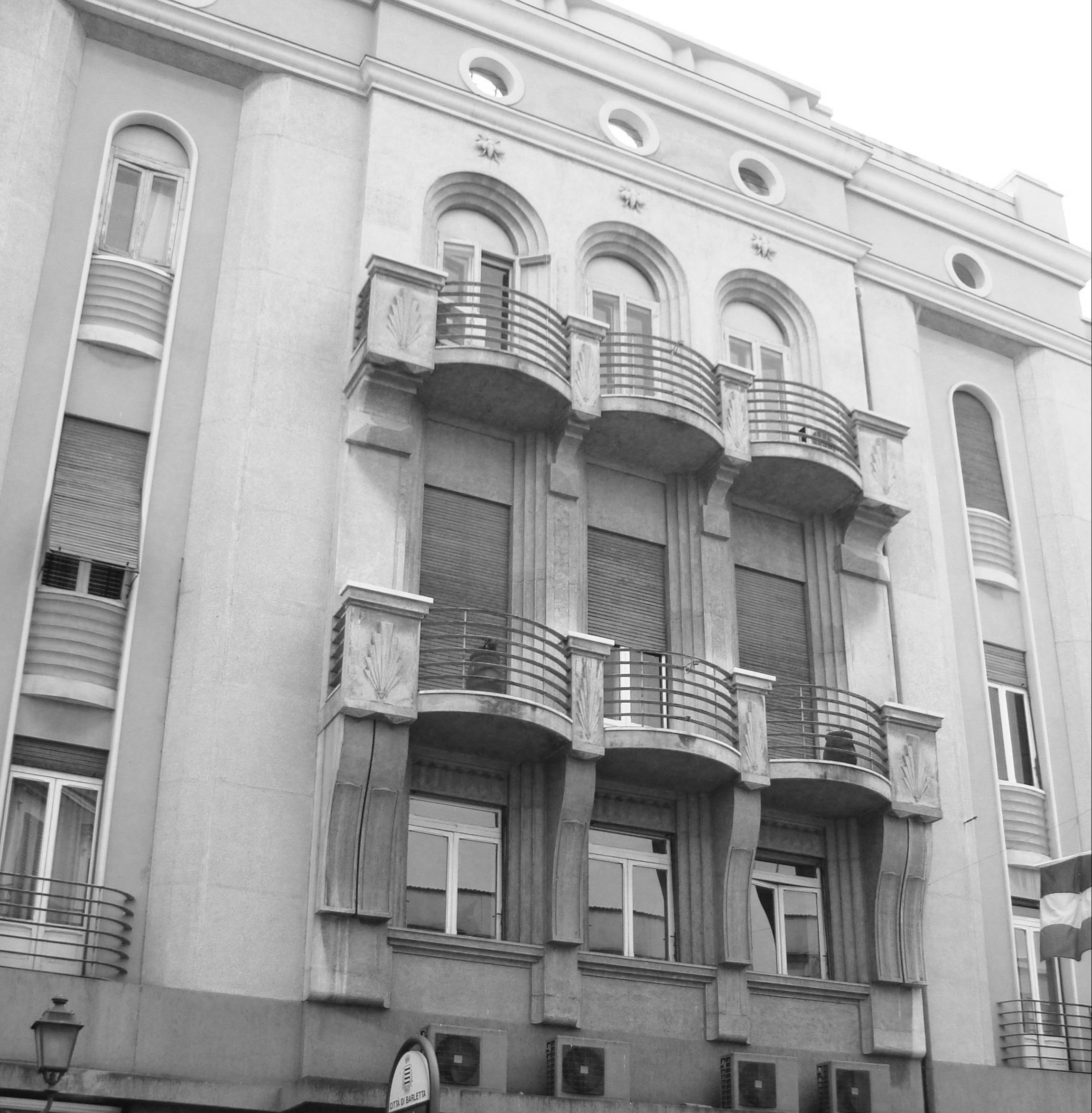 ARCHITETTURA DEL VENTENNIO. BARLETTA. IL PALAZZO CRISCUOLI.