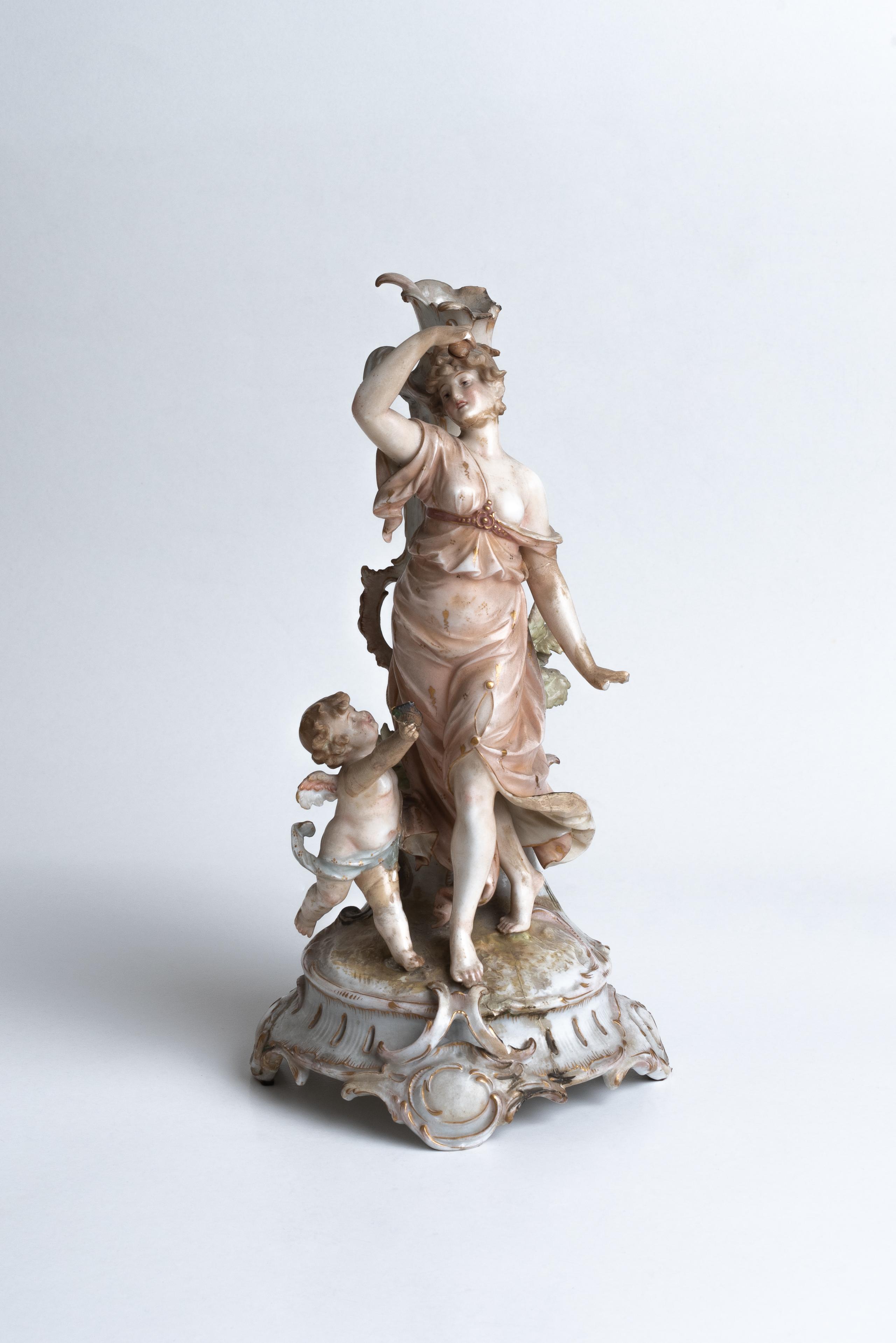 Figura femminile con amorino Scultura candeliere porcellana Biscuit '900