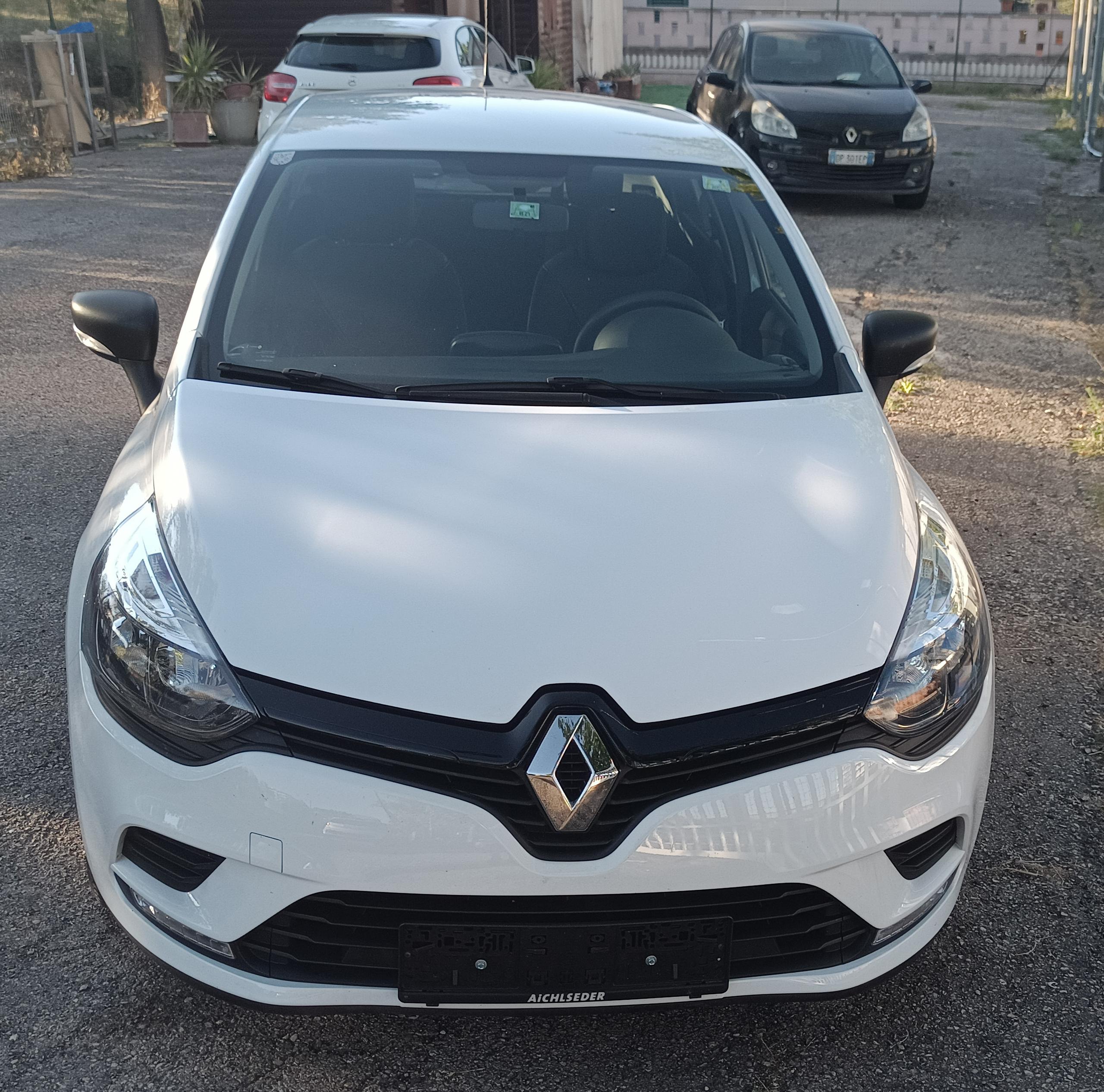 Renault Clio TCe 12V 75 CV 5 porte Business  Vasto (CH)  10.900 €