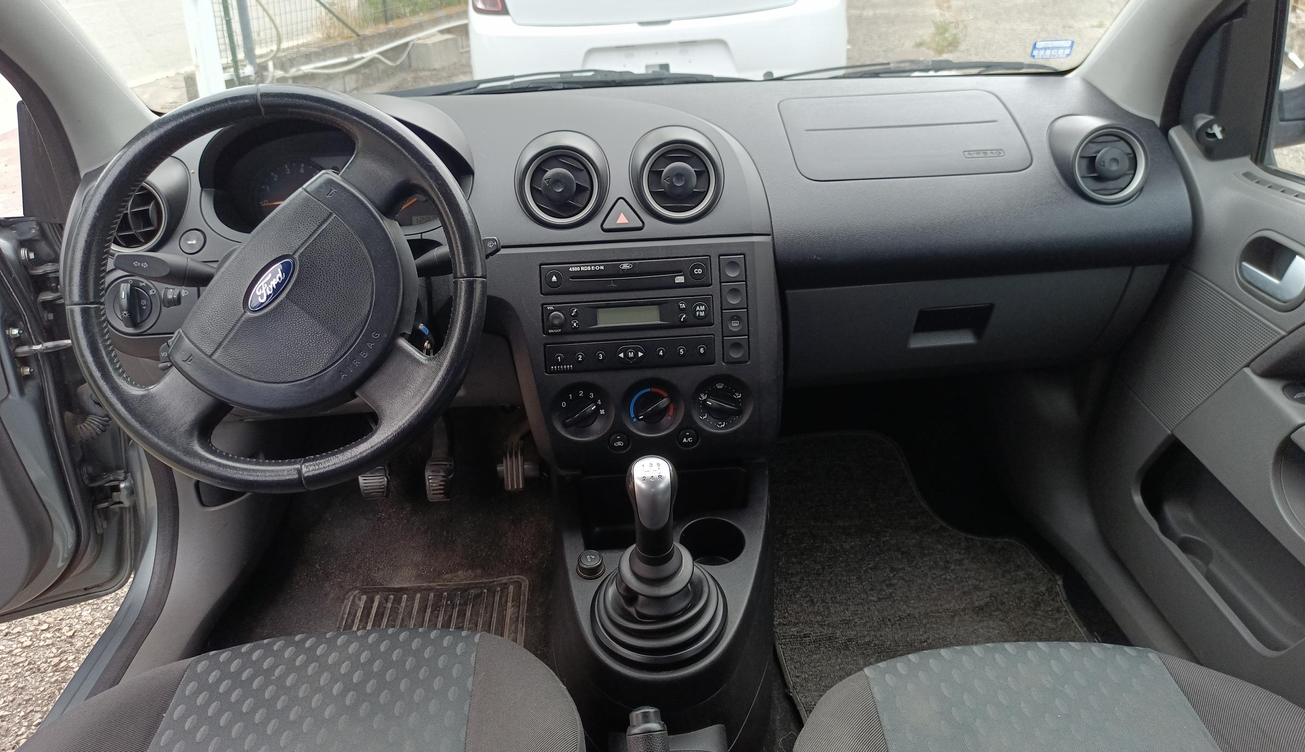 Ford Fiesta 1.4 16V 5p. Ghia Vasto (CH) 1.590 €