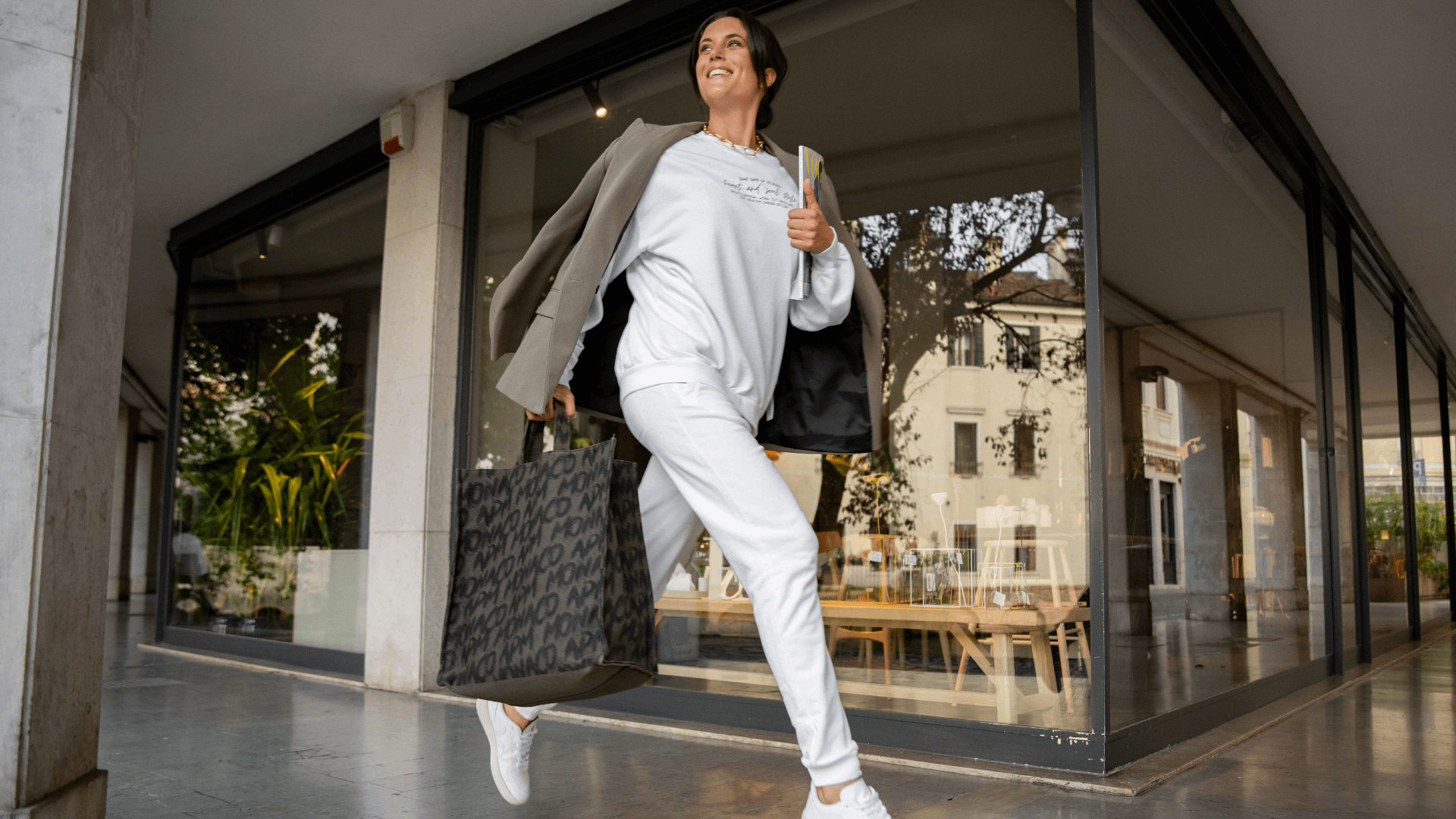 IRINA SHAYK E L'OUTFIT OFF-DUTY DA INDOSSARE ORA