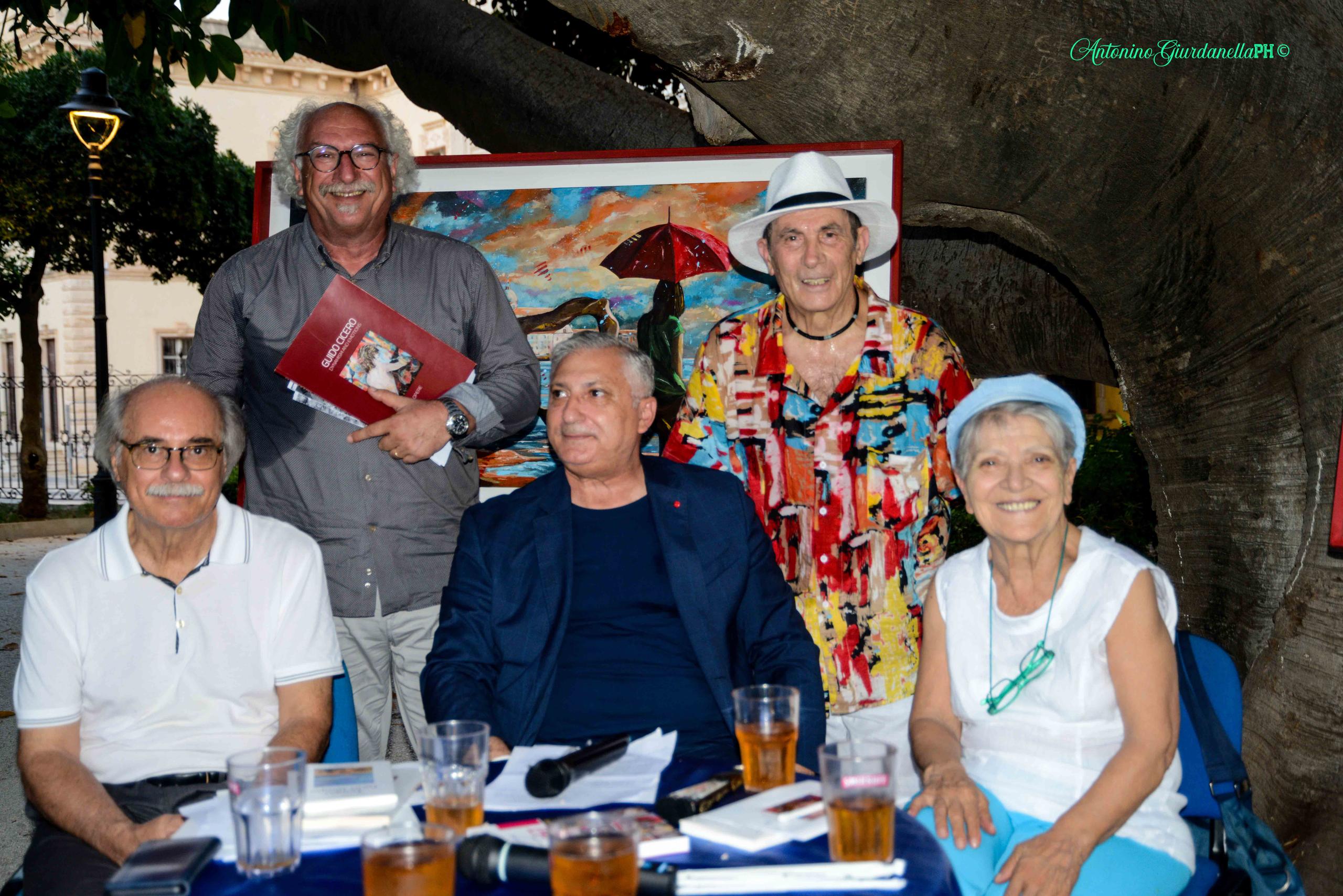 i poeti  D. Pisana, G. Macauda, il giornalista S. Cannizzaro e la Prof.ssa Grazia Dormiente