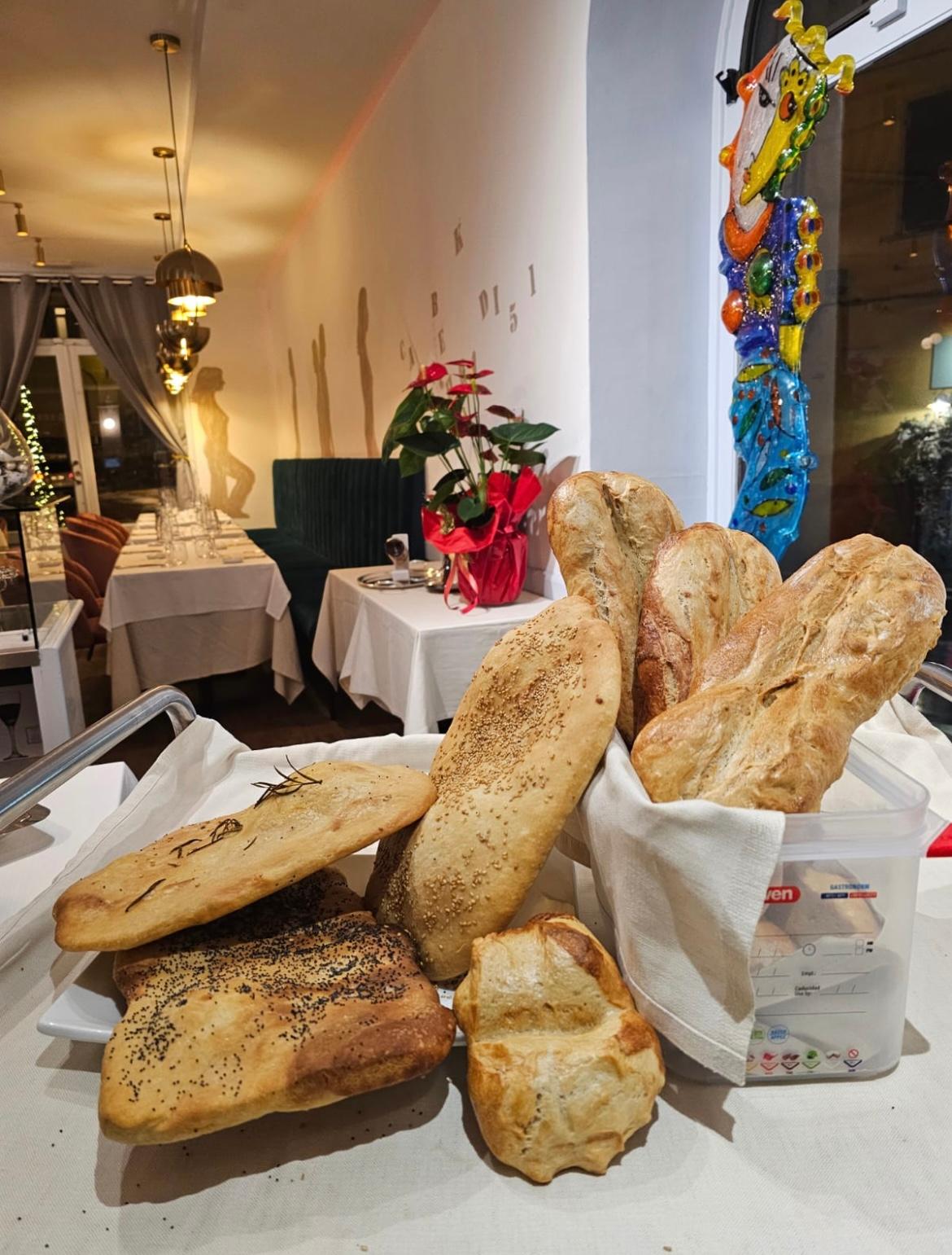 Il pane e la focaccia offerti agli Ospiti sono fatti in casa.