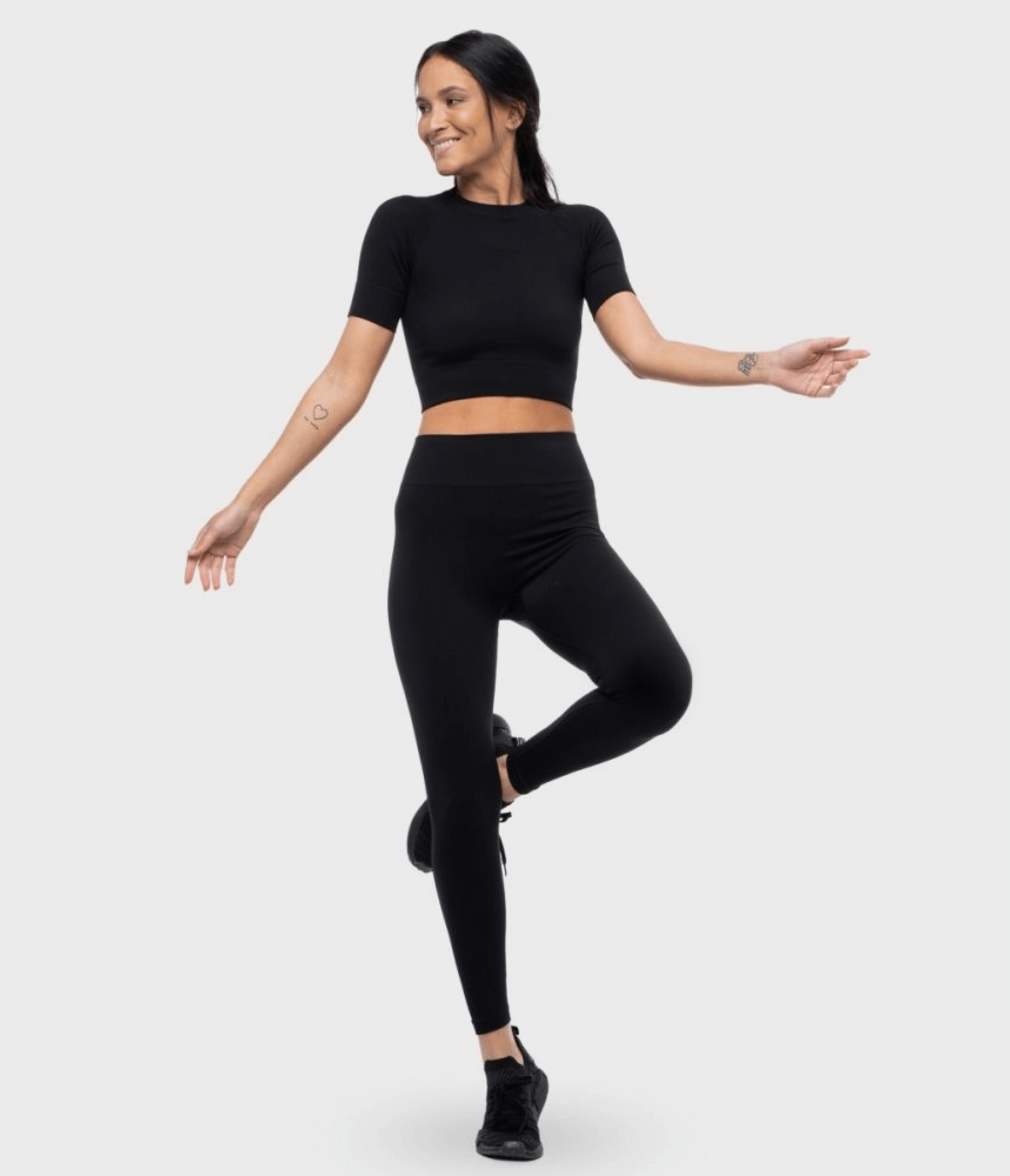 CROP TOP SPORTIVO NORA - INFINITY - BLACK