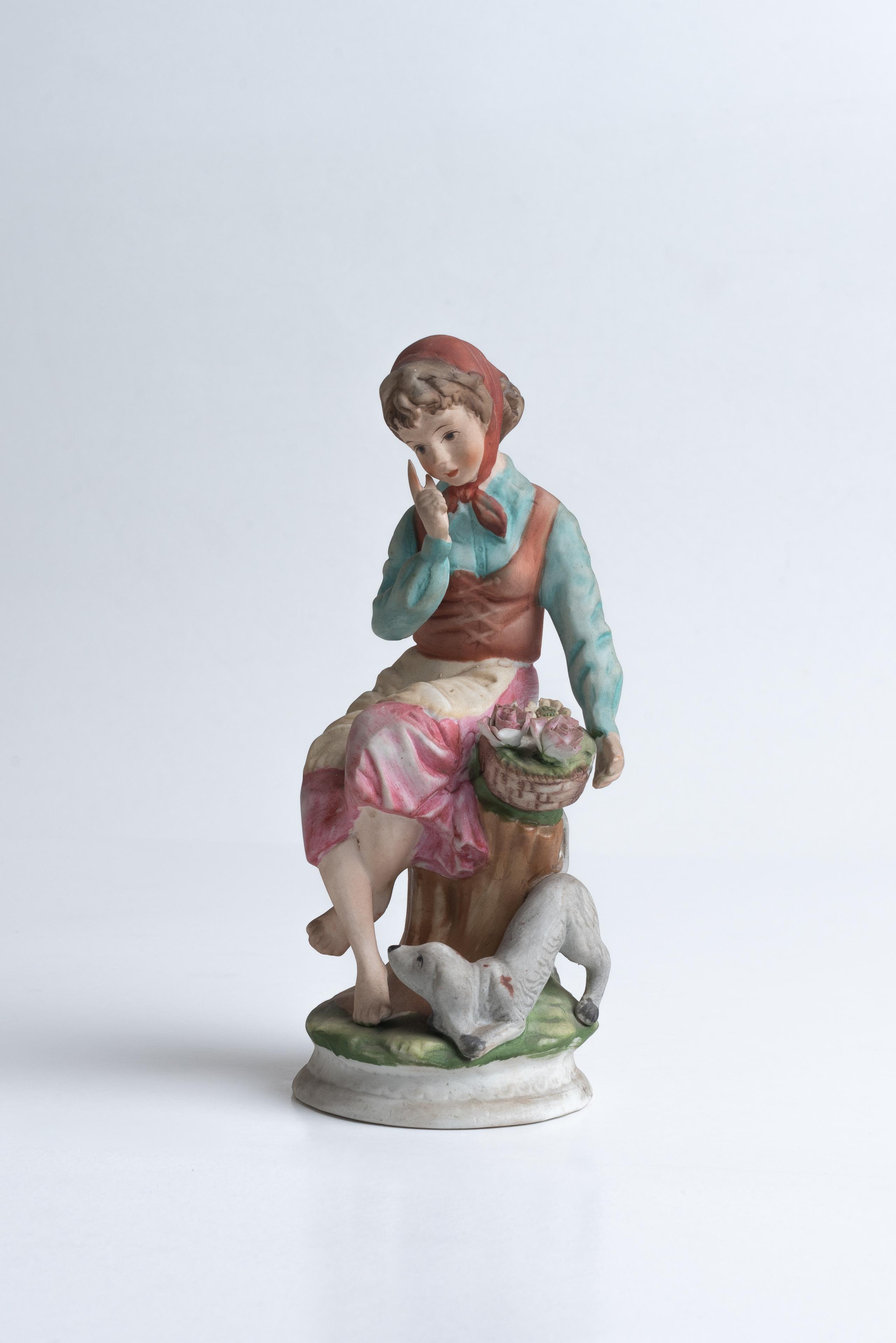Fanciulla con fiori e cagnolino statuina porcellana Biscuit Capodimonte '900