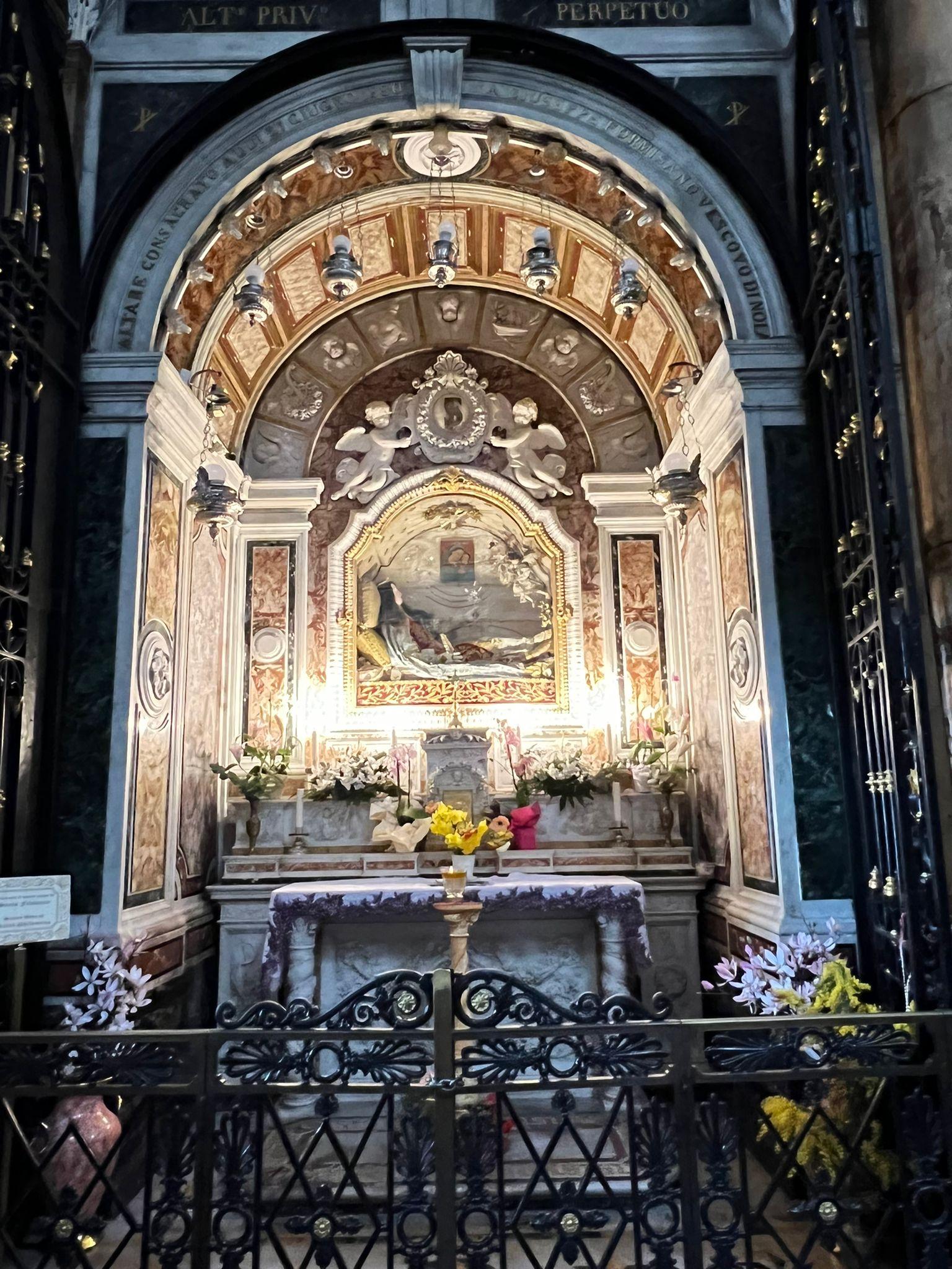 Altar com o corpo sagrado de Santa Filomena
