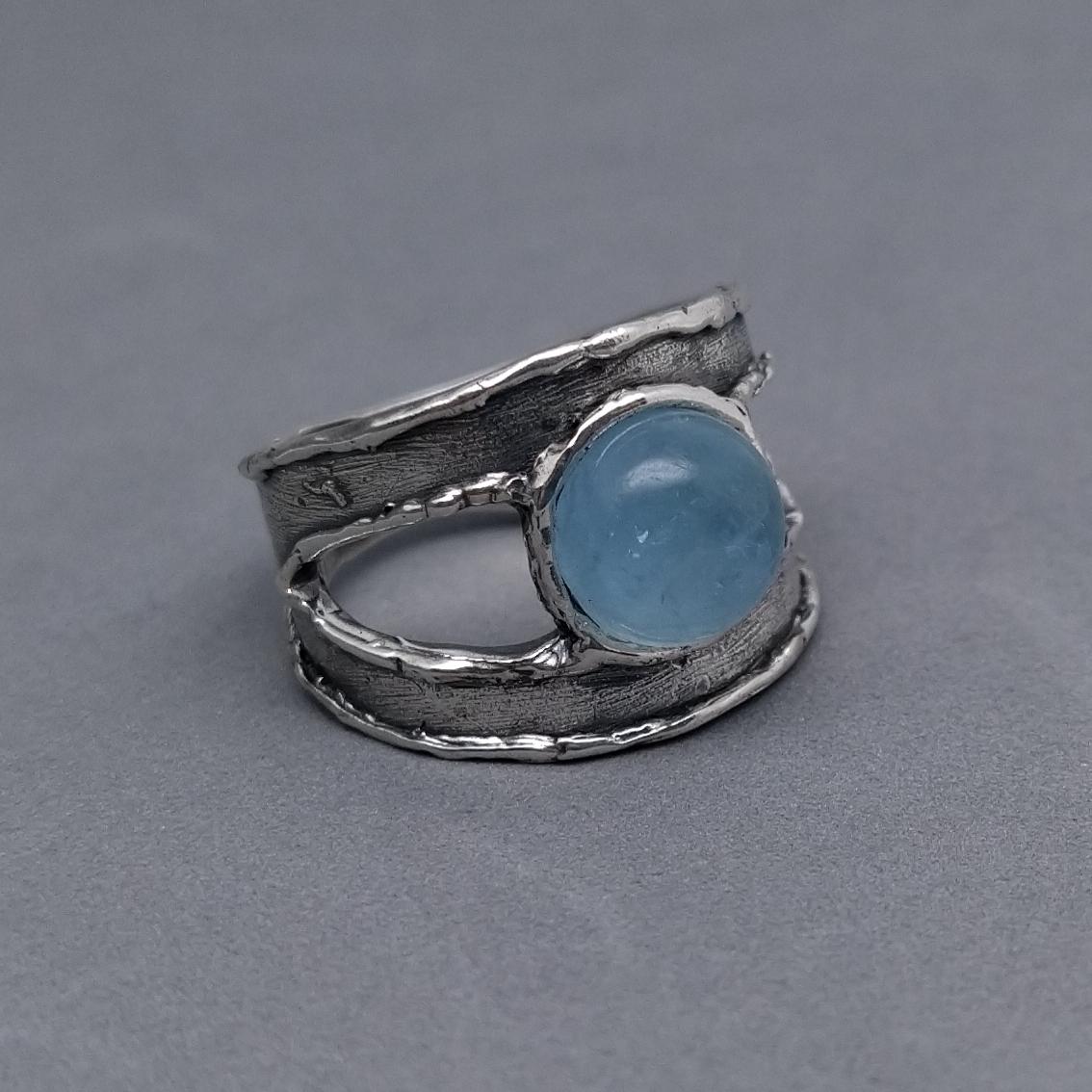 burnished silver 925% ring and aquamarine stone