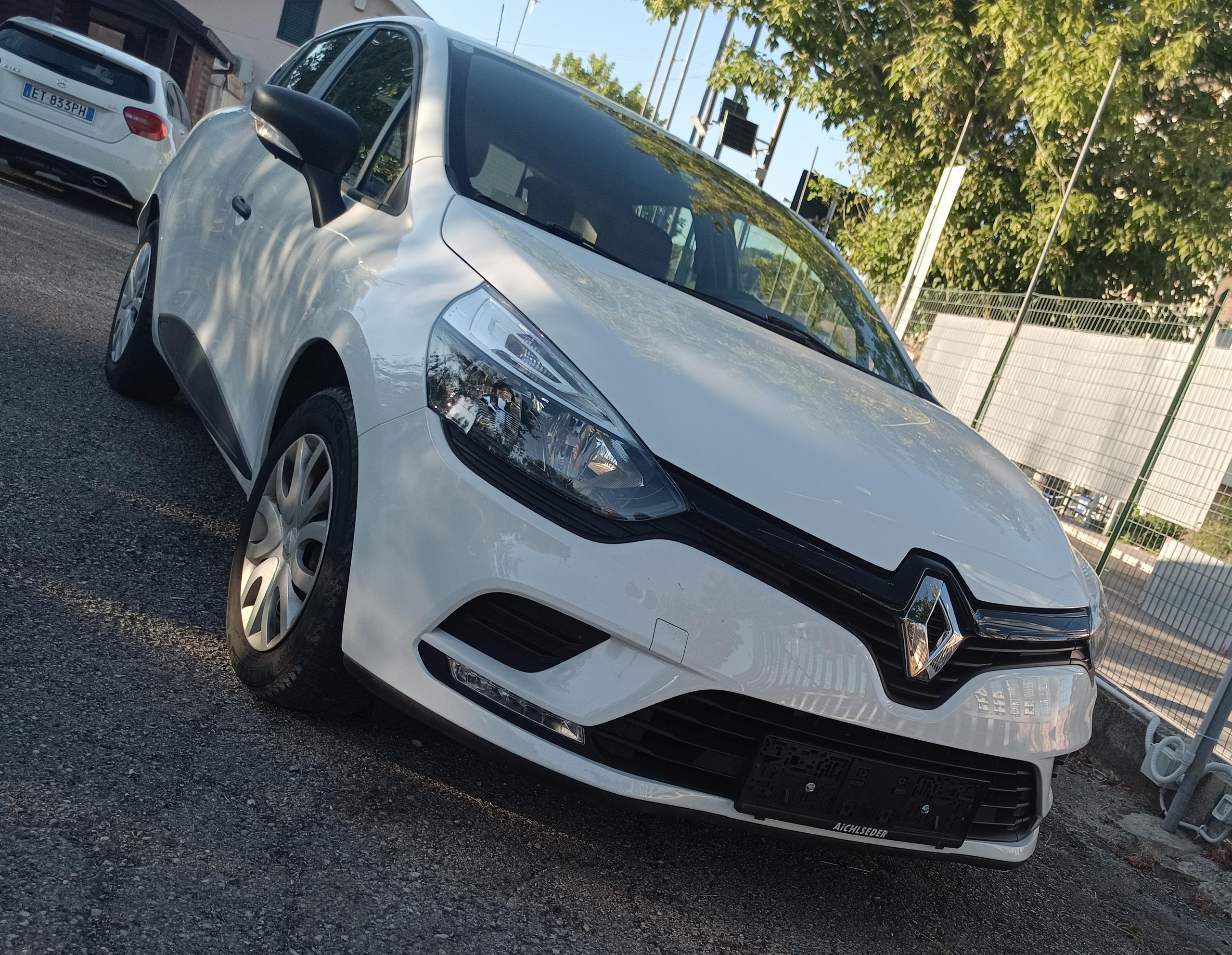 Renault Clio TCe 12V 75 CV 5 porte Business  Vasto (CH)  10.900 €