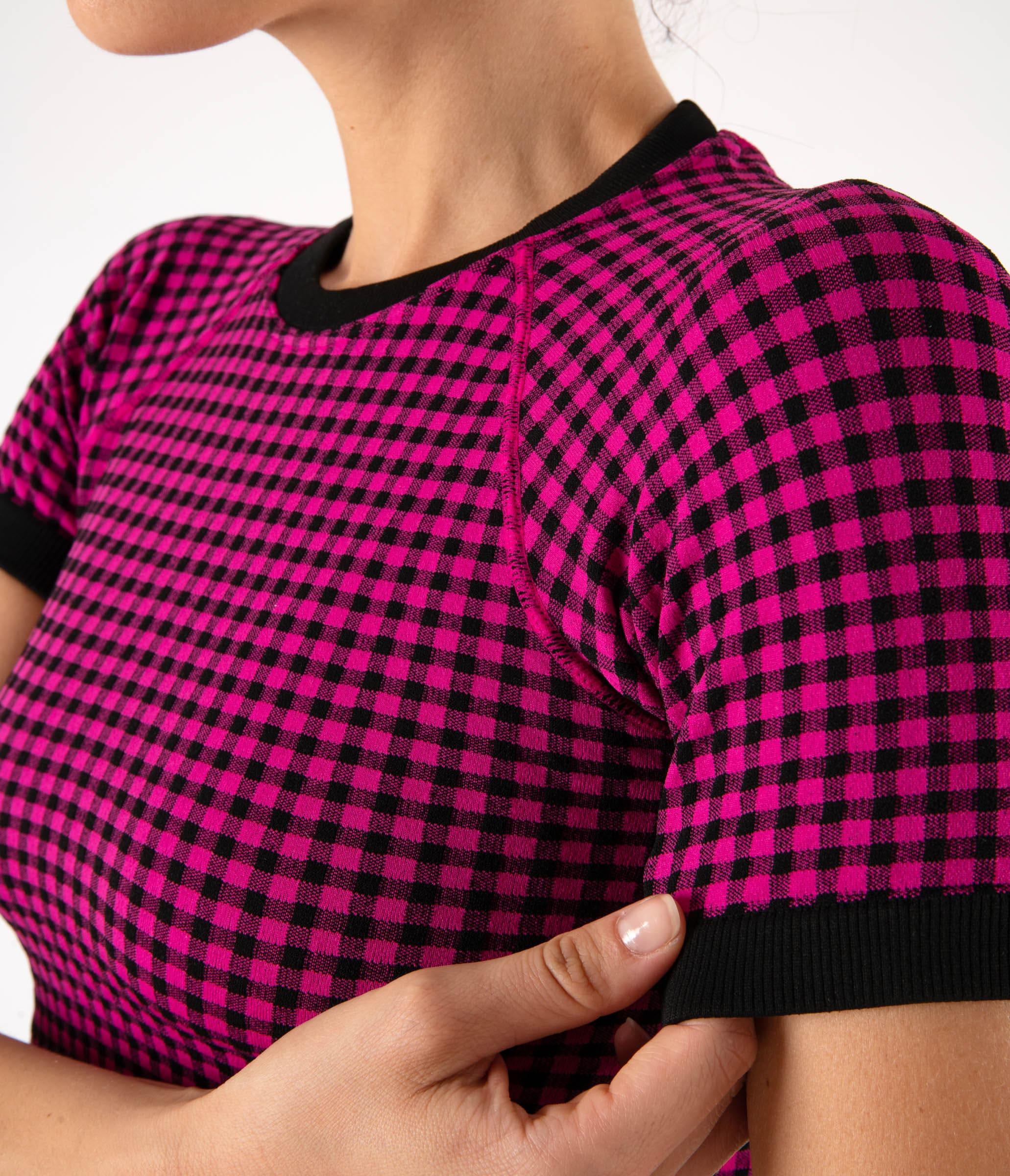 CROP TOP SPORTIVO GEORGIE – CHECK – BLACK AND FUCHSIA