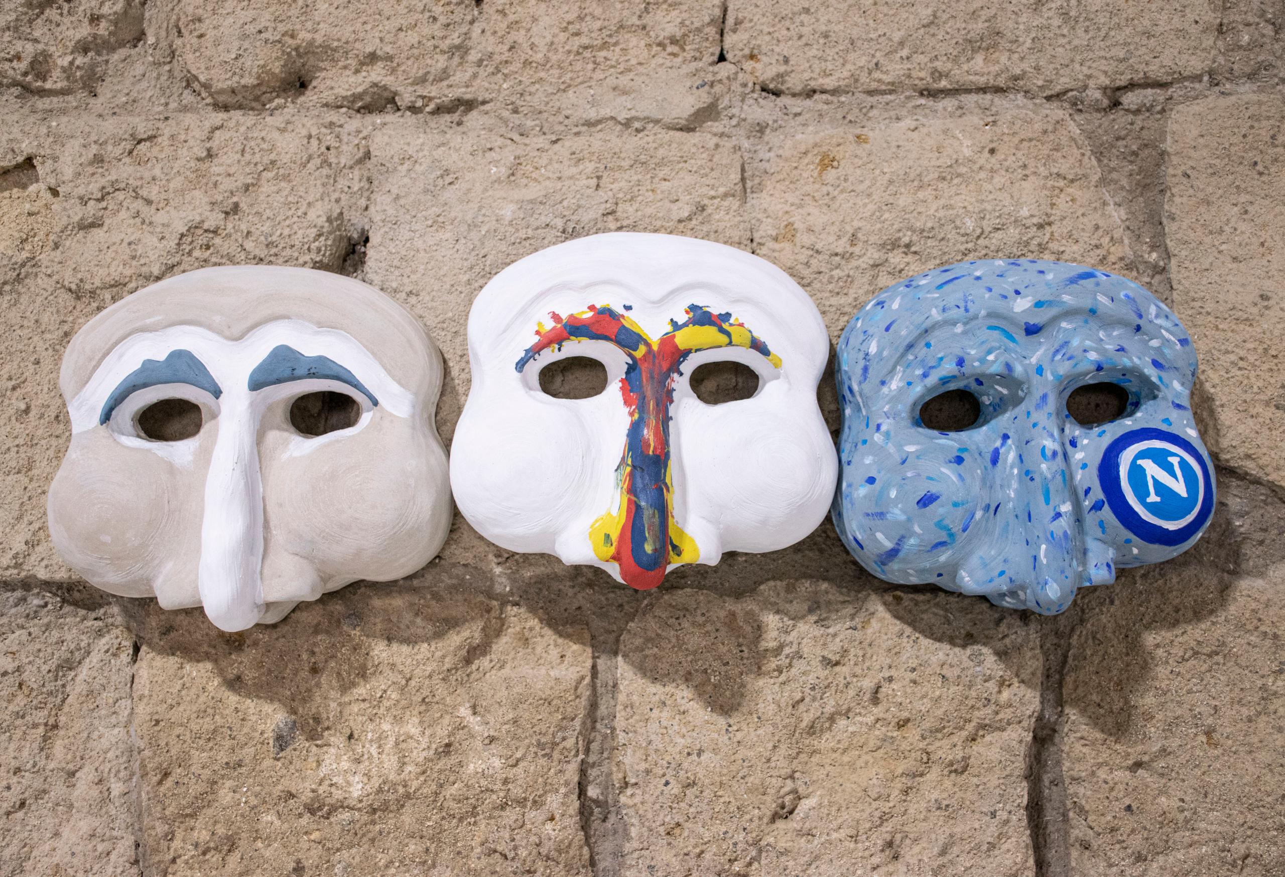 Set di tre maschere "Pulecenella"