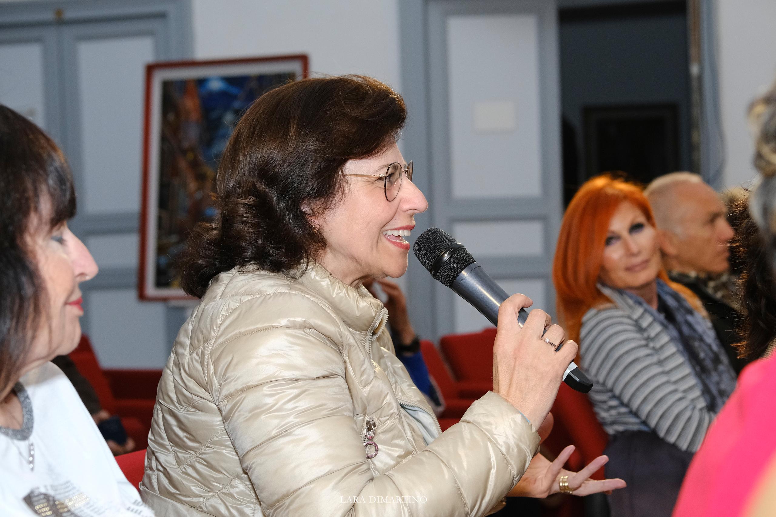 La Prof/ssa Rosanna Giannone dialoga con l'artista