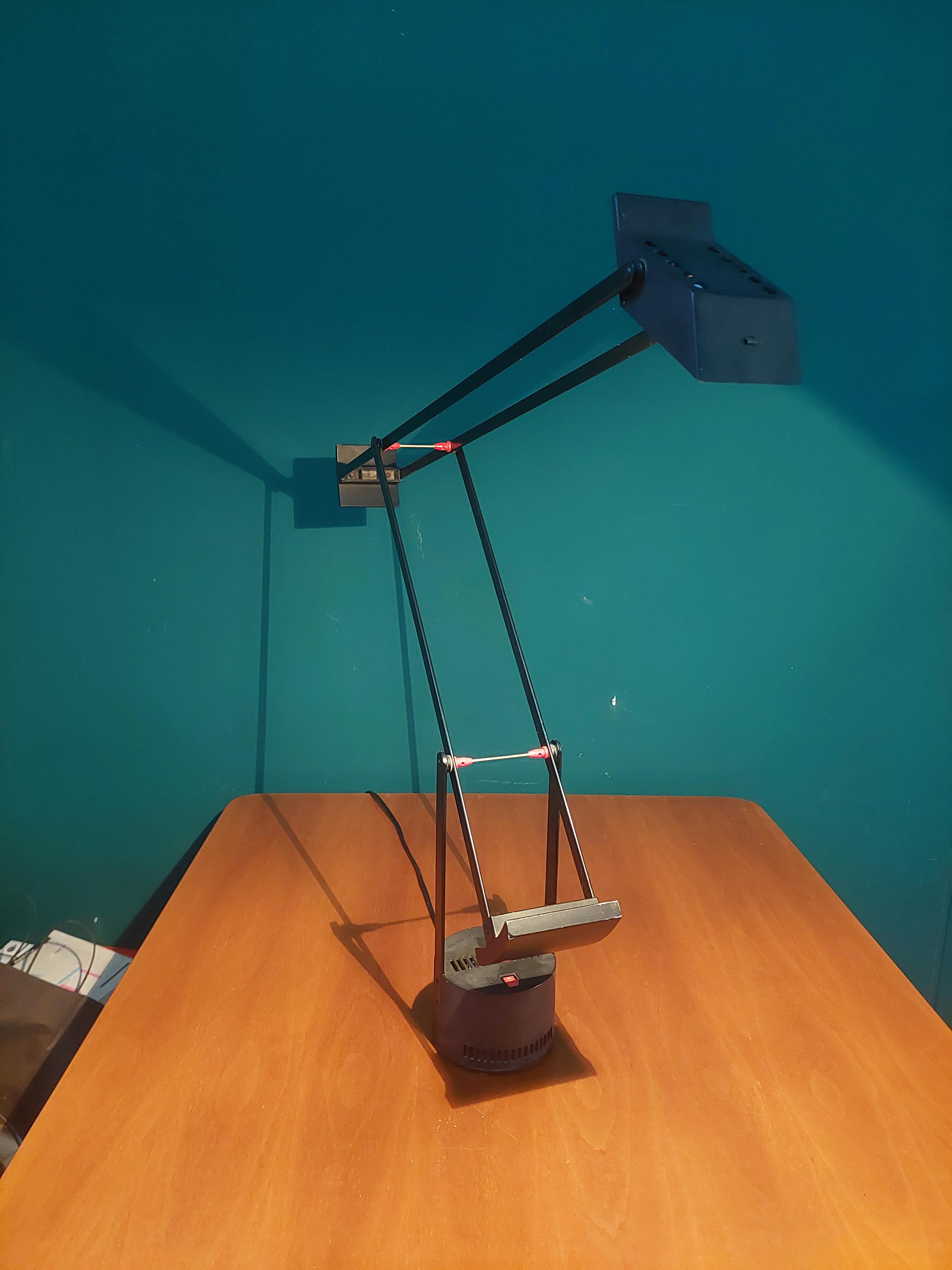 Lampada da tavolo Artemide mod Tizio design Sapper