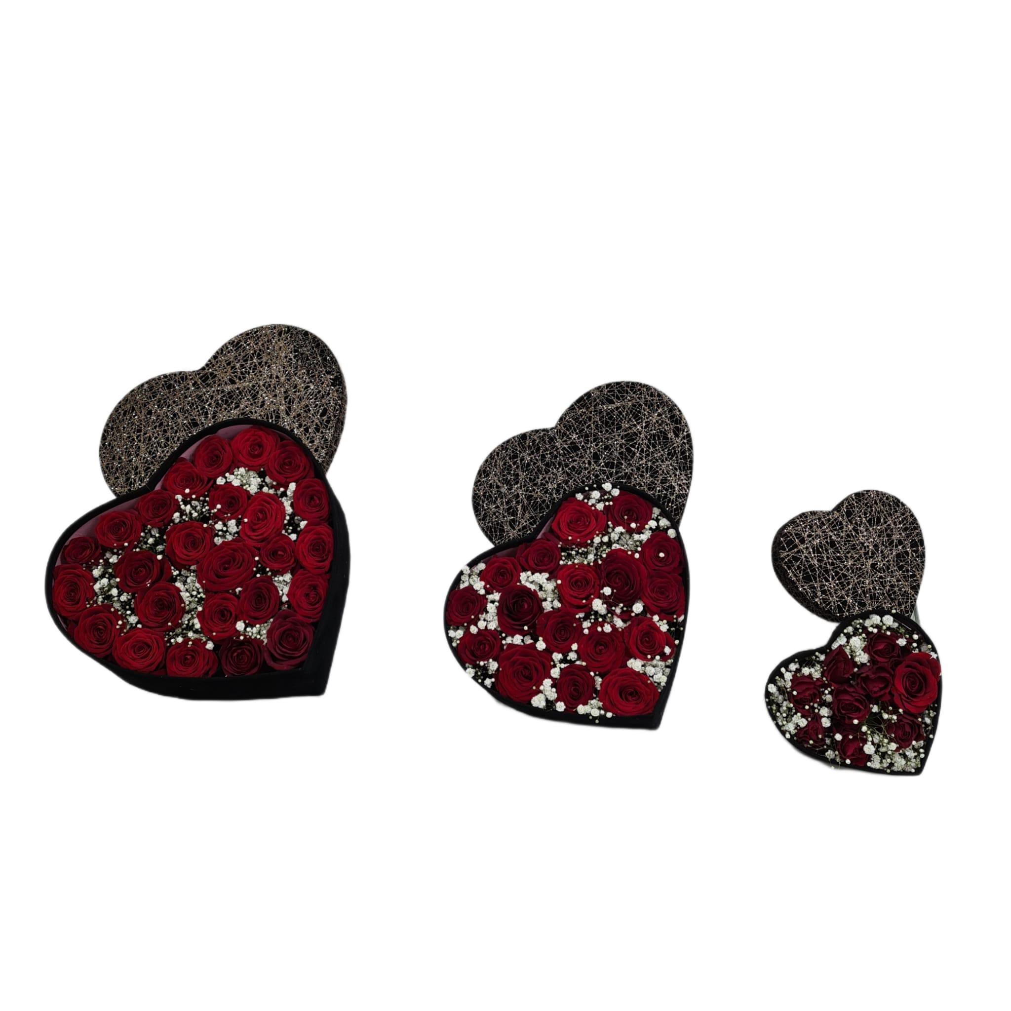 Cuore nero con rose vere