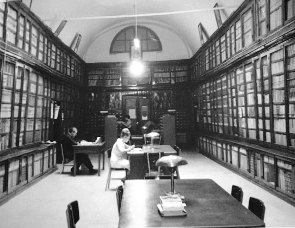 La Biblioteca Comunale “L. Scarabelli" (interno) era la meta delle ricerche di quei testi che gli is