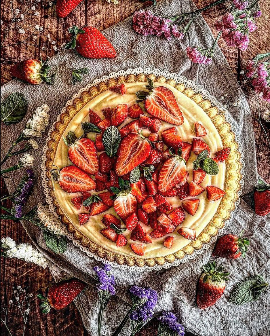 CROSTATA con CREMA e FRAGOLE