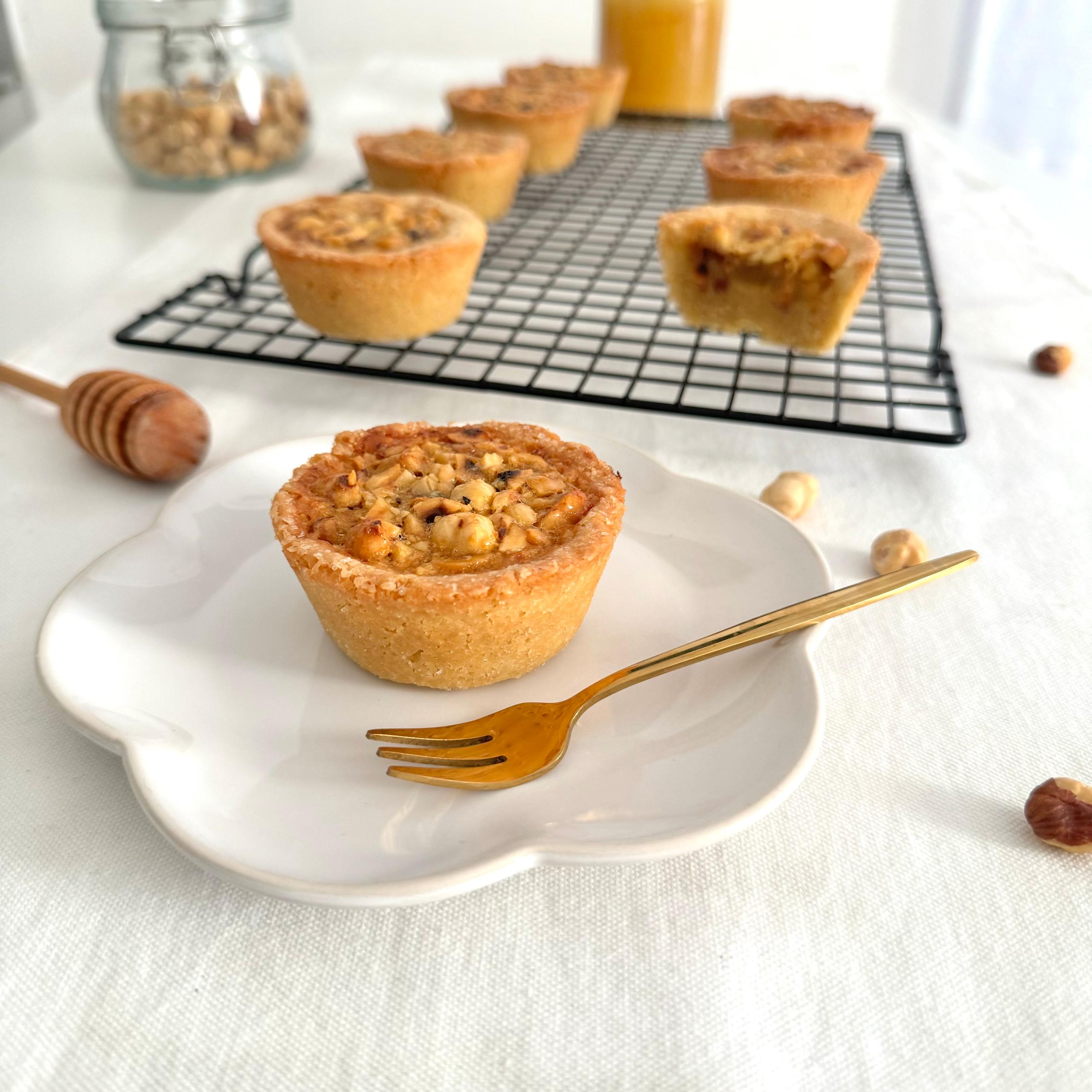 Tortini alla nocciole e miele, profumati al limone