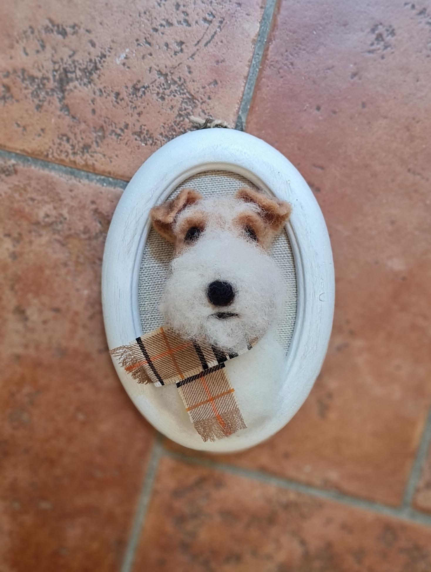 Fox Terrier in cornice