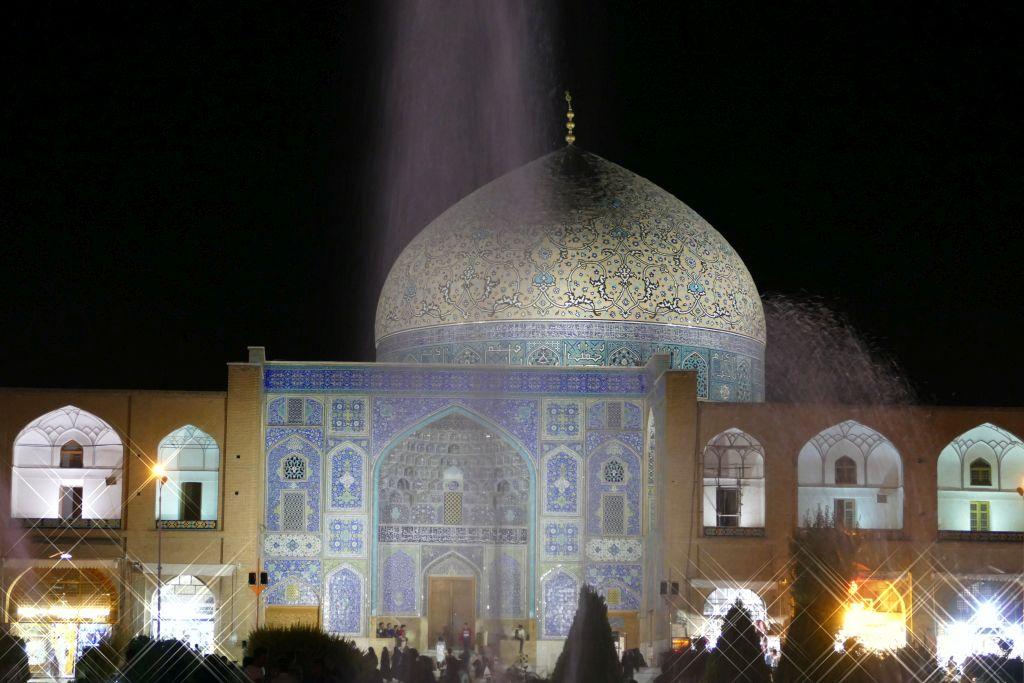 "Notte persiana" ( Isfahan, Iran) - Fotografia 1/3 LEICA V-LUX 114 Foto non incorniciata - Quotazione € 600,00