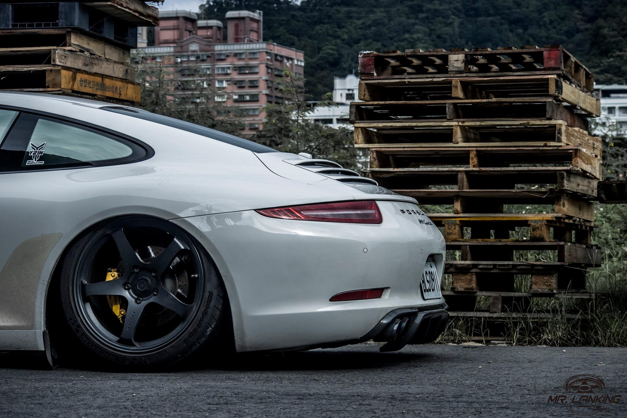 Porsche 911 Carrera Inverted Air Suspension - AGT