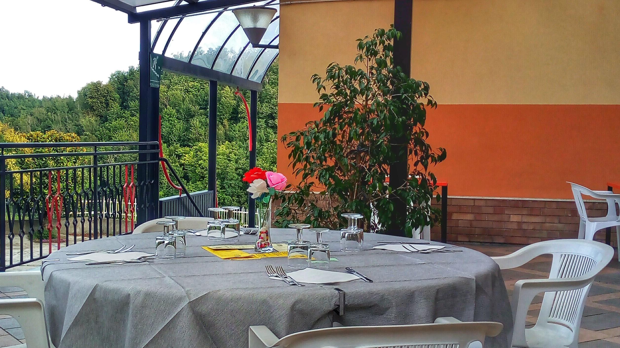 pranzo con vista panoramica sulle colline del monferrato