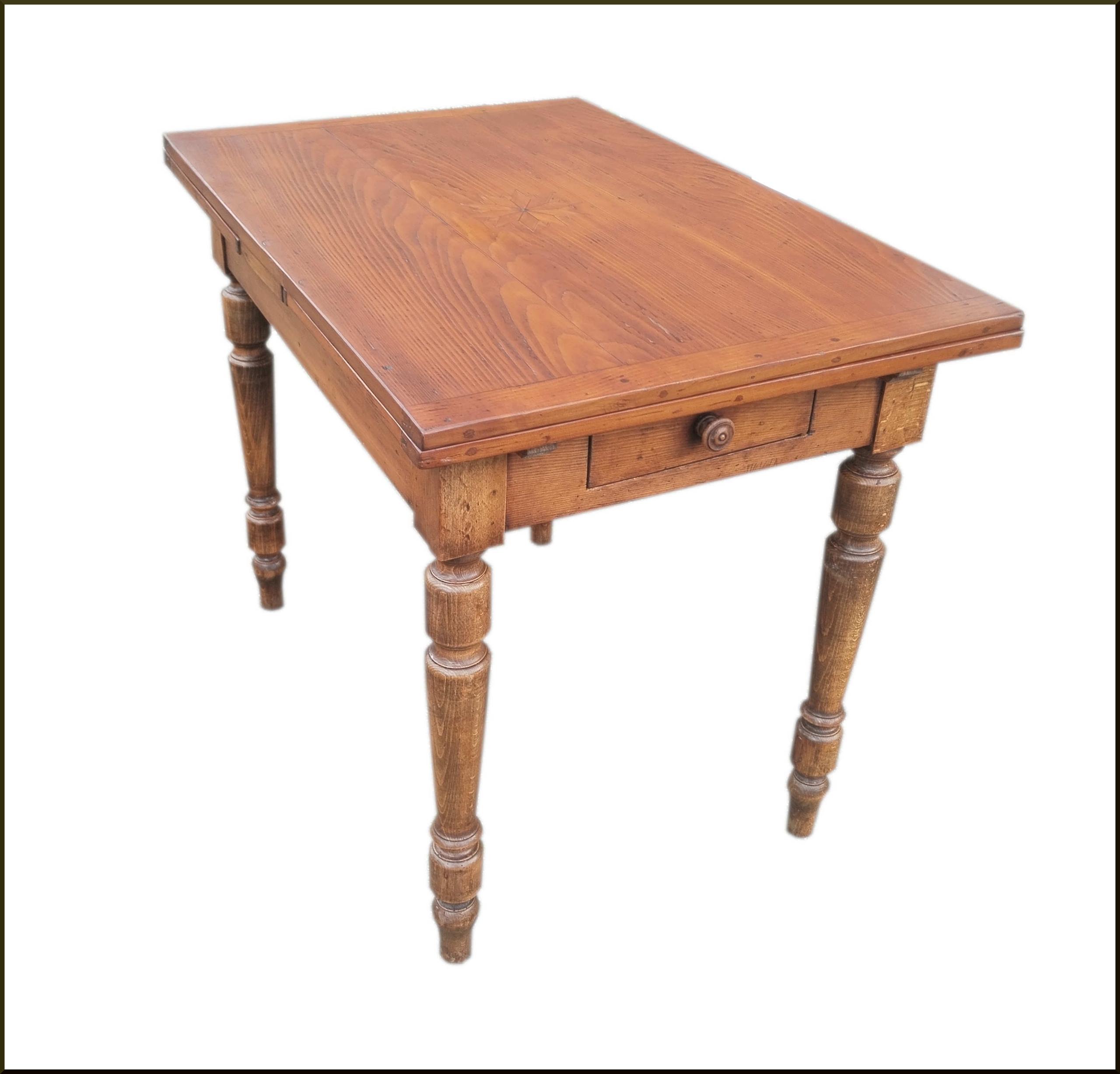 Tavolo vecchio realizzato con legname antico e gamba tornita