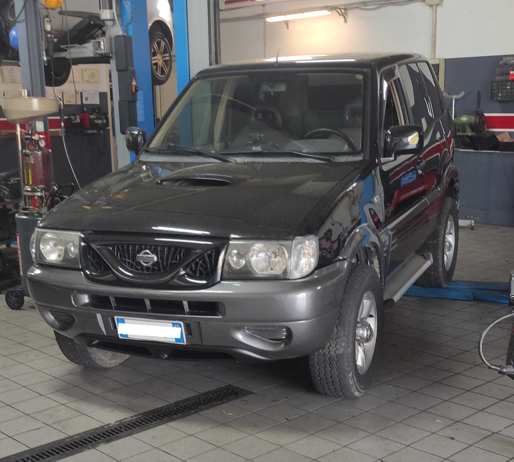 Nissan Terrano II  2001