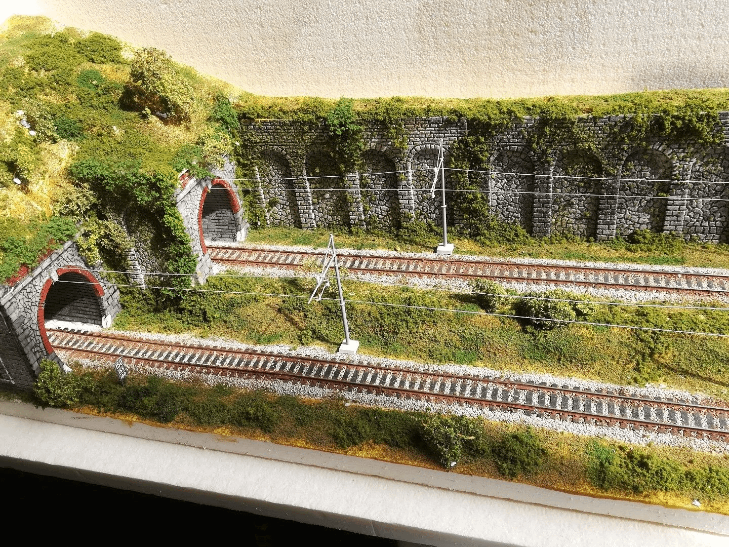 PD08 DIORAMA ESPOSITORE FERROVIARIO
