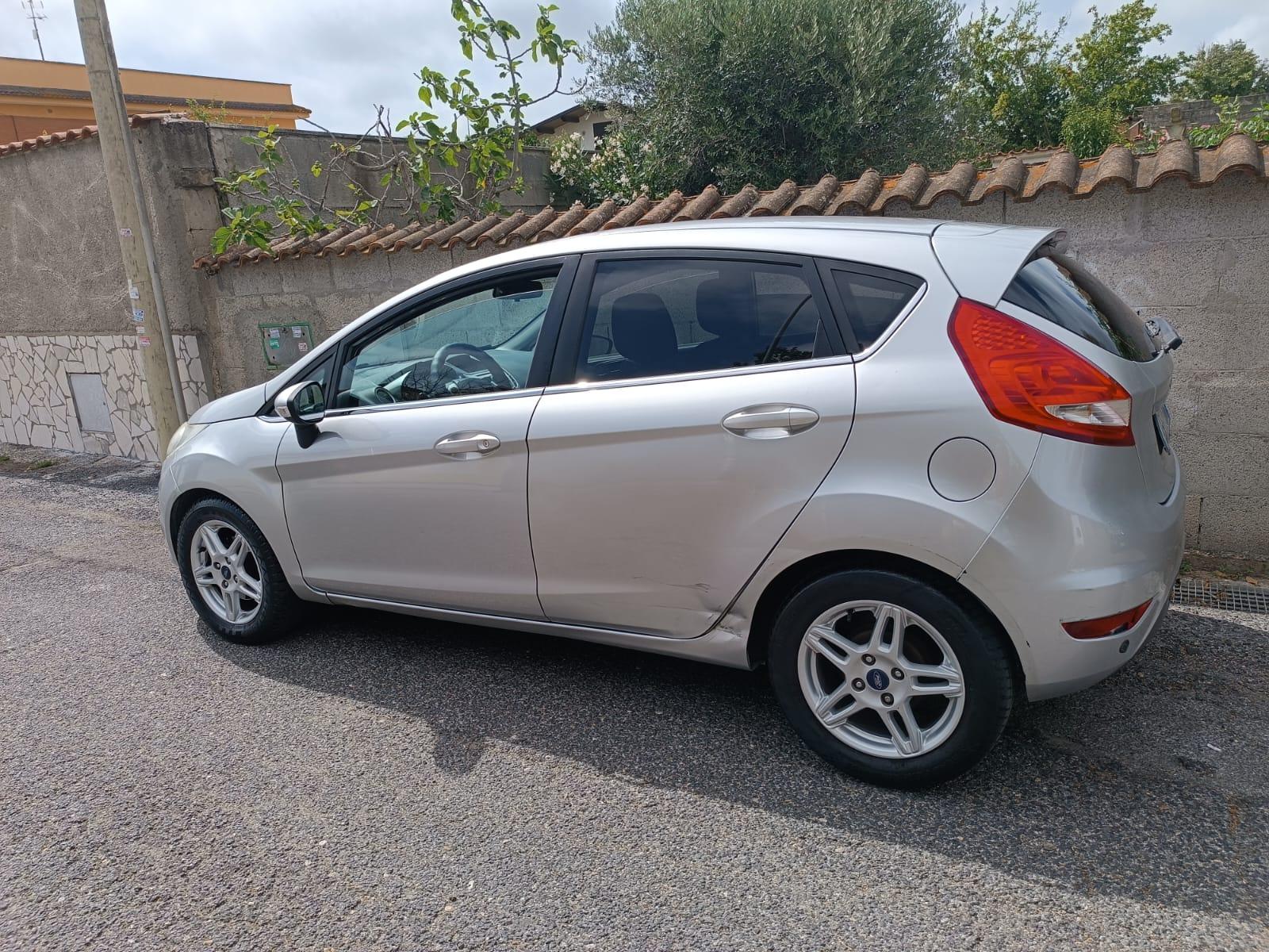 Ford Fiesta 1.2 Titanium GPL 2010 km 120.000 Finanziamento