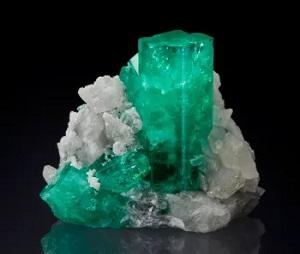 Smeraldo: la pietra del mese di maggio