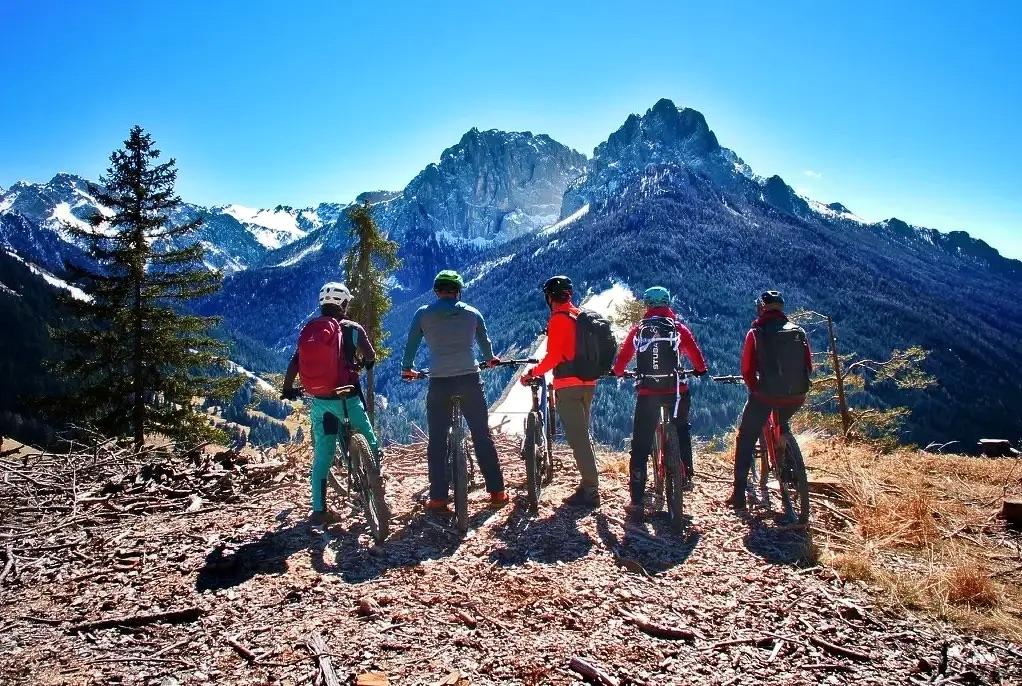 5 bikers looking at the mountains that surrounds them