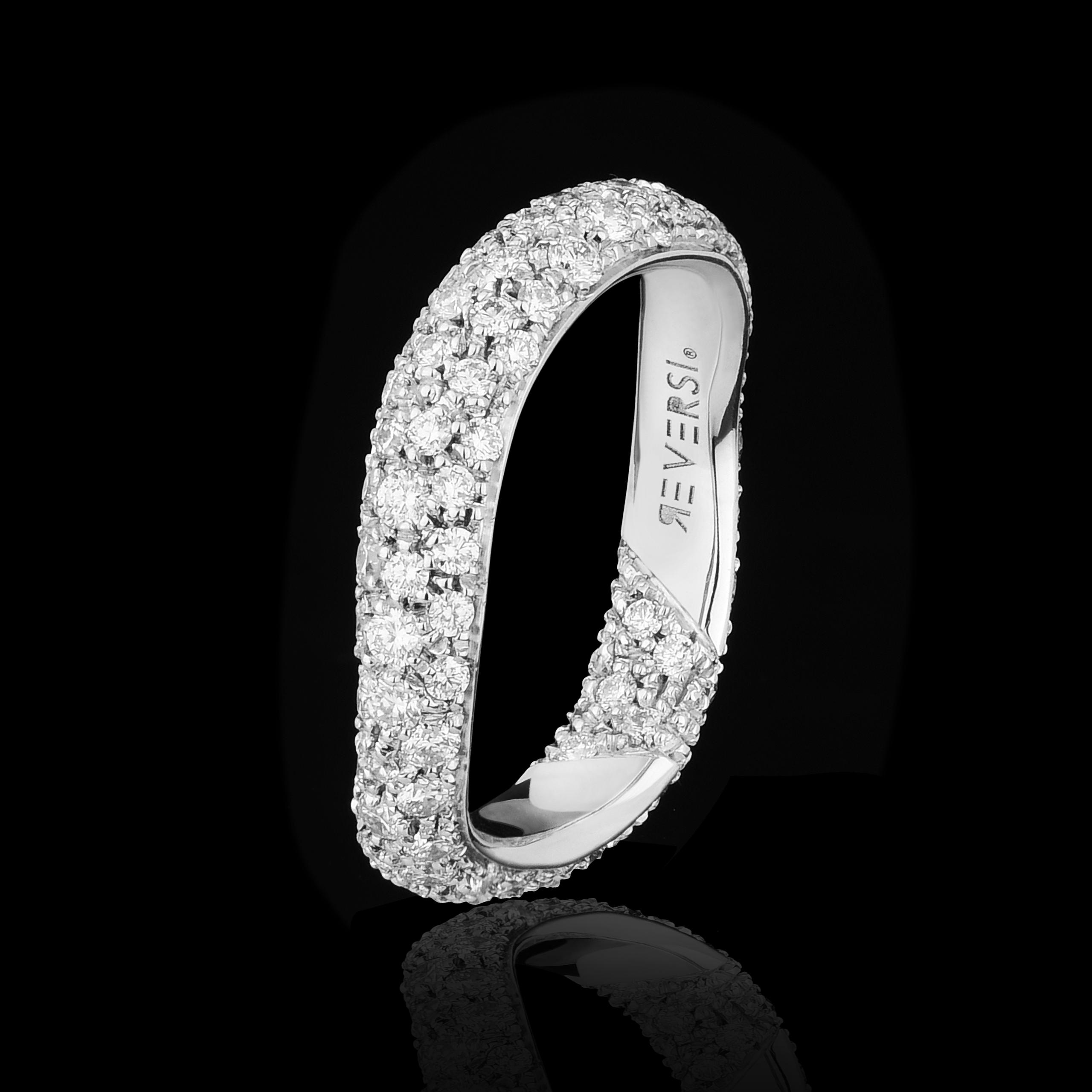 18kt white gold with natural white diamonds