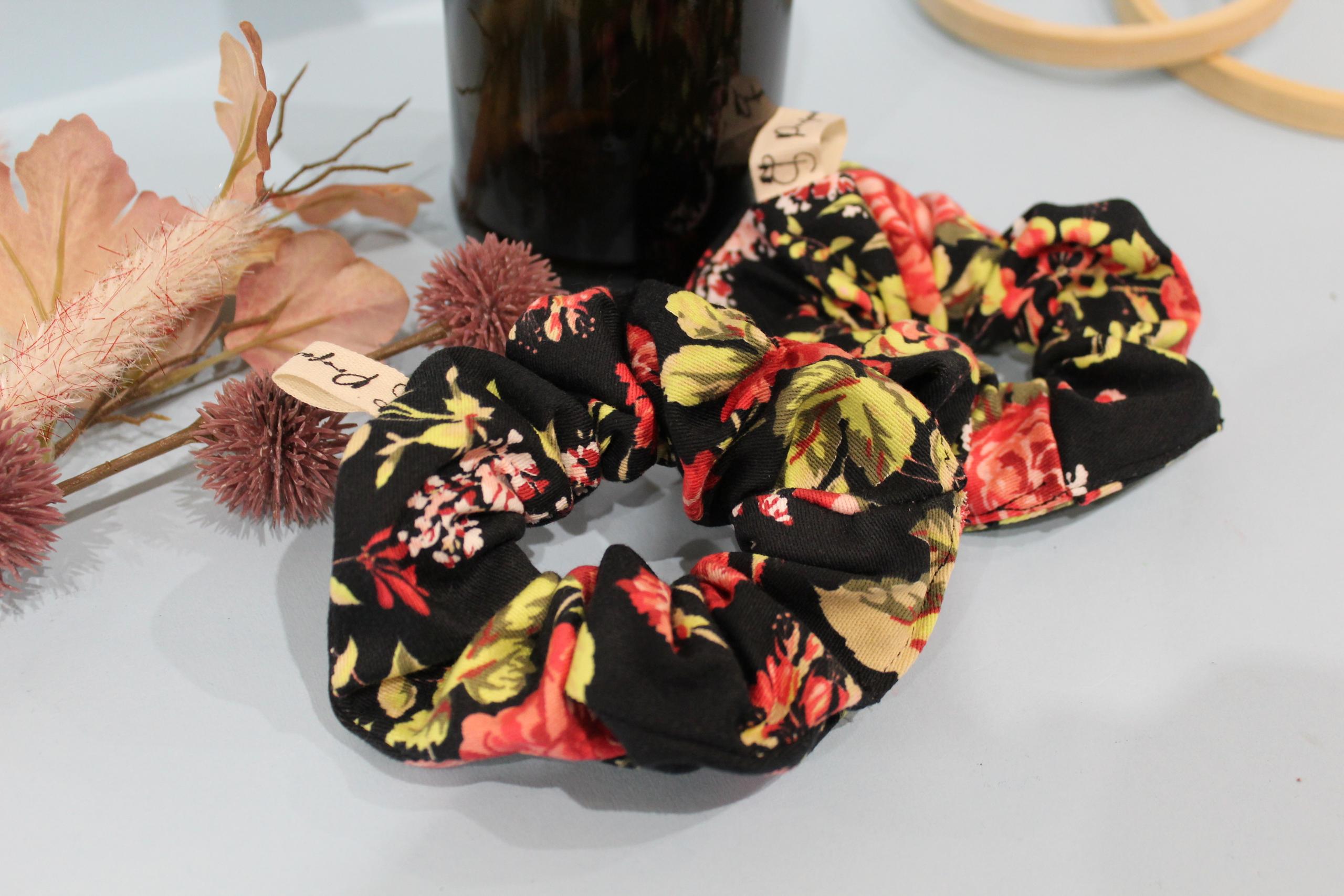 Scrunchies "Floreal noir"