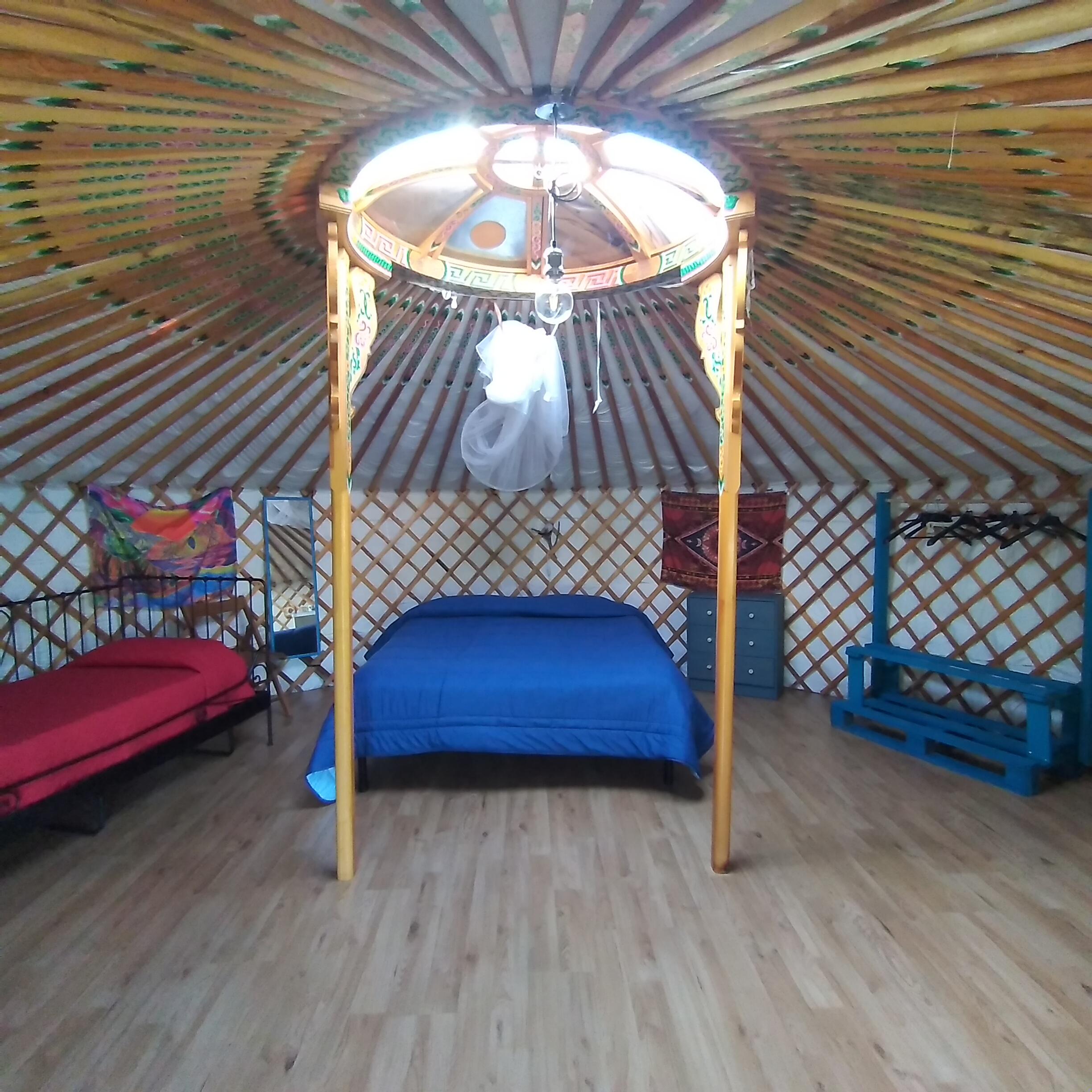 Yurta completa di 3 posti letto e angolo cottura