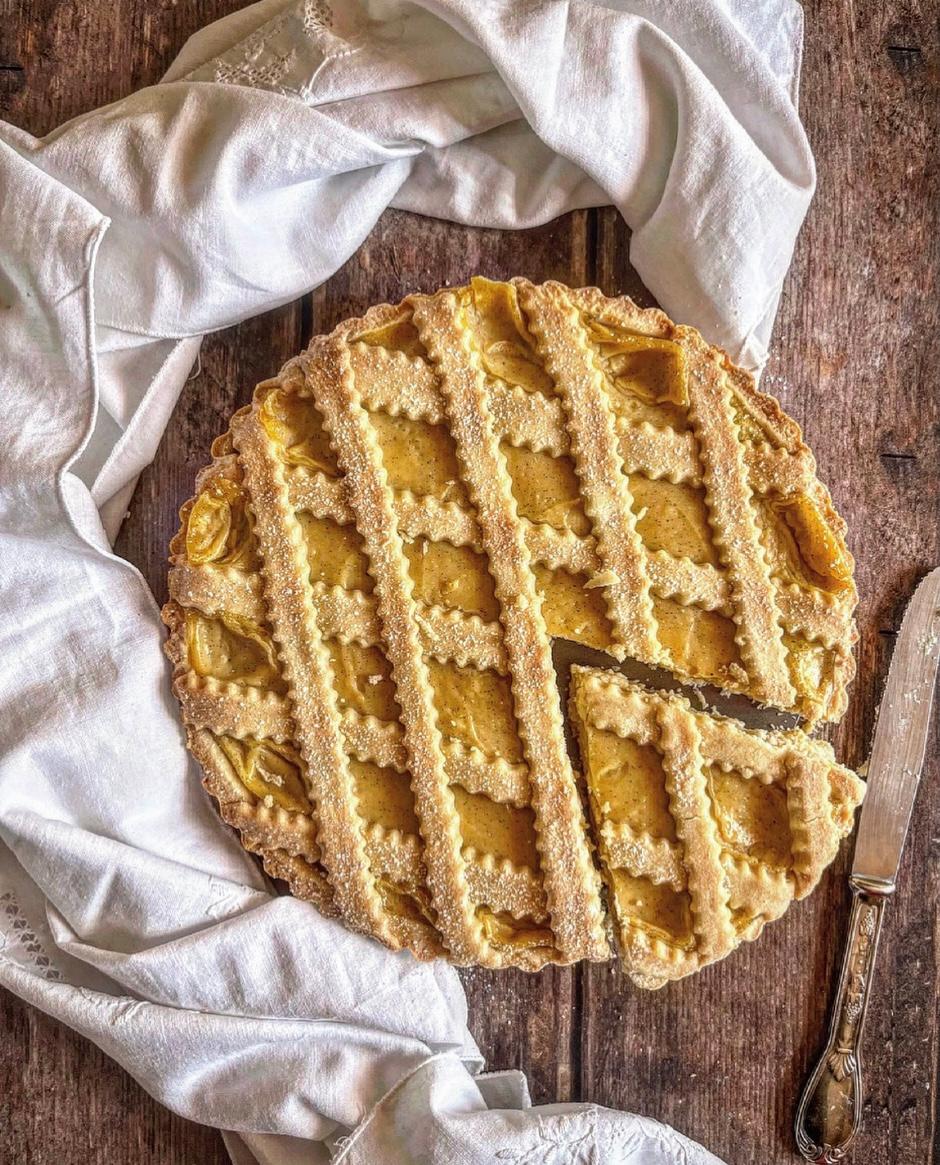 CROSTATA CON CREMA PASTICCERA E AMARENE