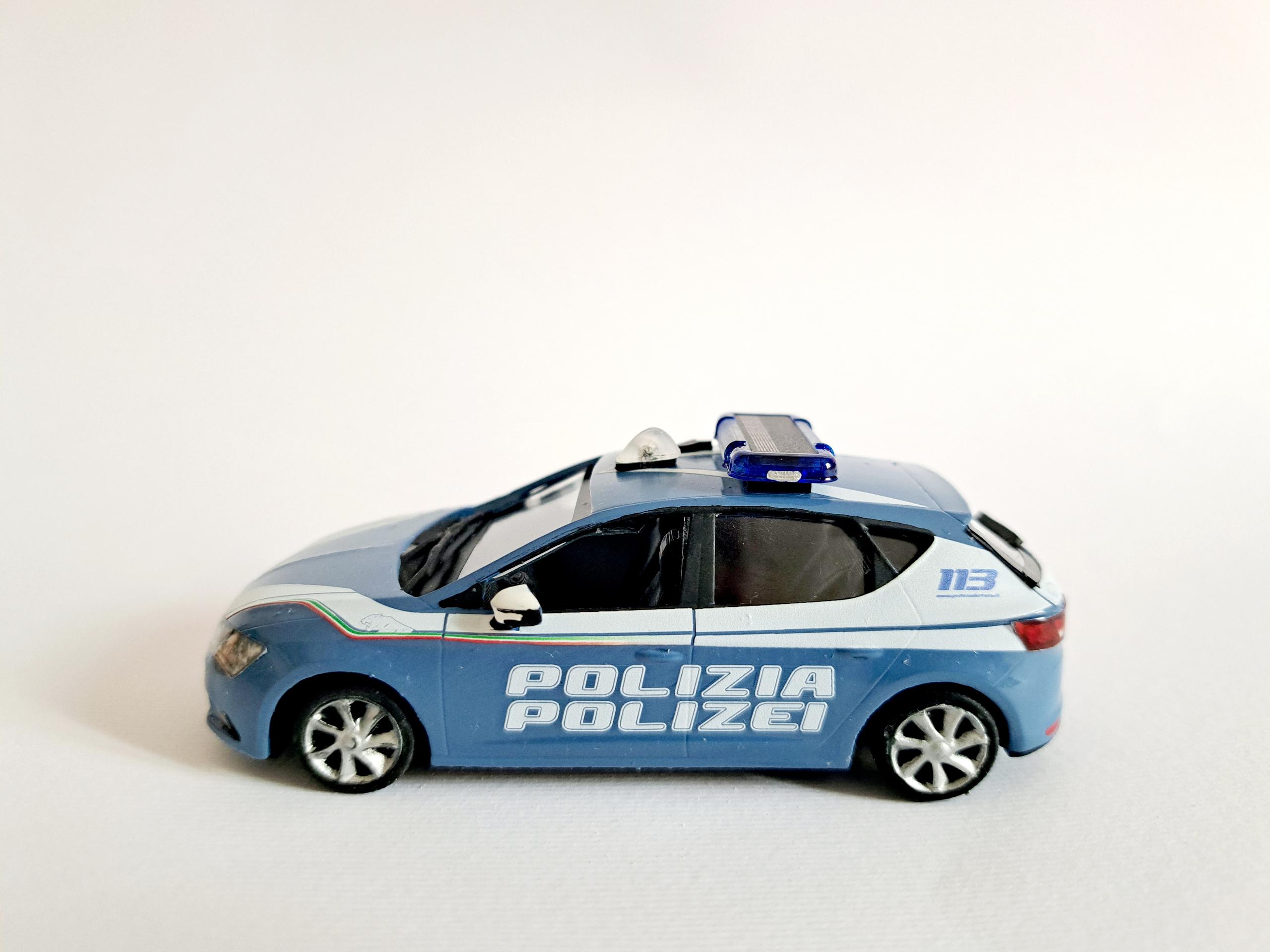 SEAT LEON POLIZIA DI STATO SQUADRA VOLANTE SCRITTA BILINGUE