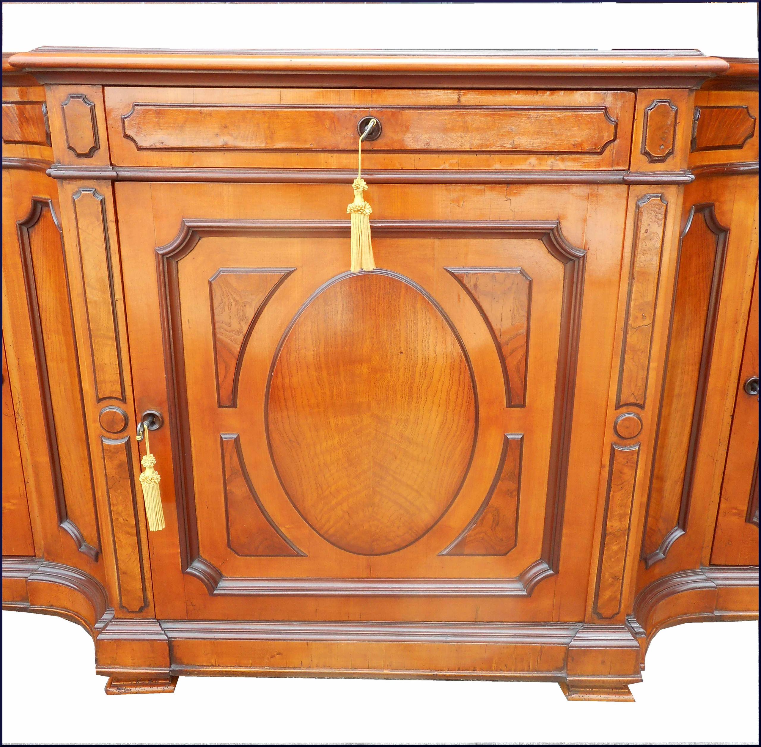 Antica credenza scantonata di fine 800 In acero