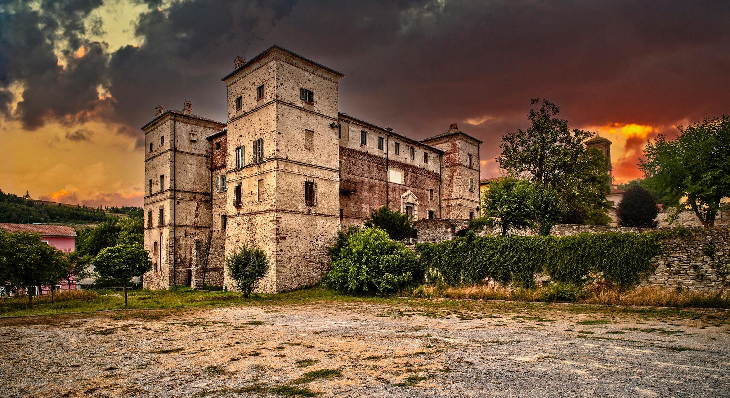 Il castello di Saliceto - Storia, mistero e medianità nella cornice delle Langhe