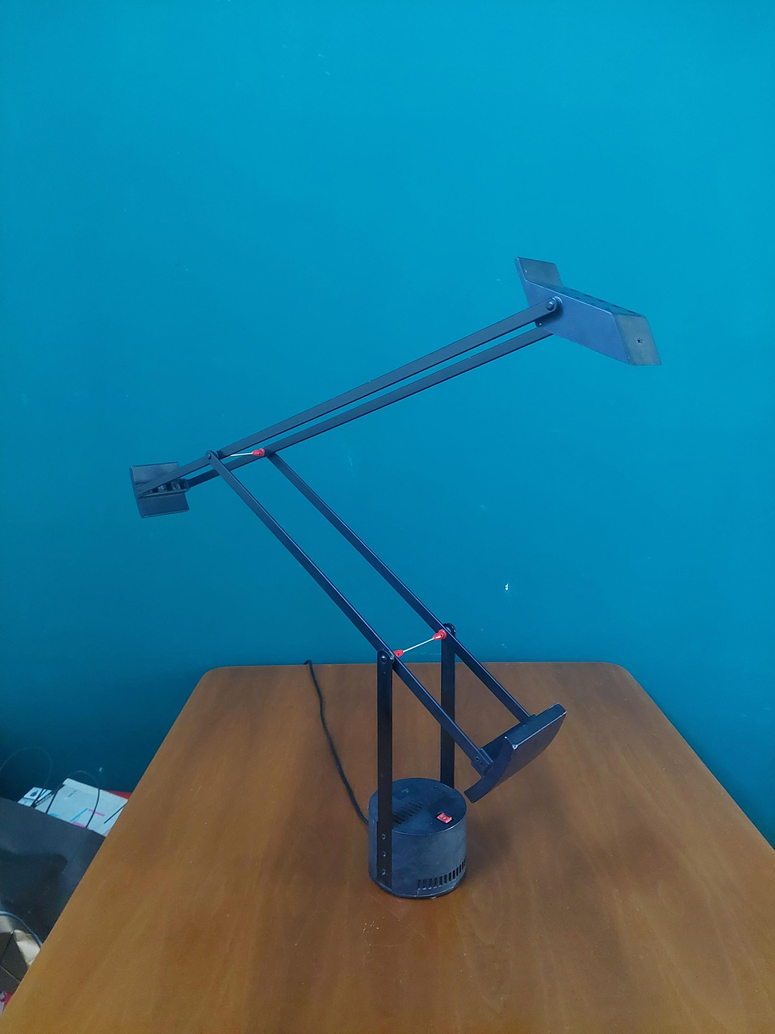 Lampada da tavolo Artemide mod Tizio design Sapper