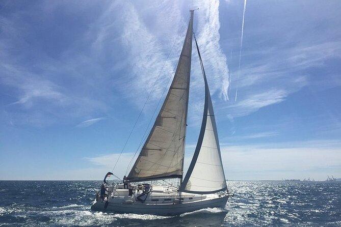 Giro in barca a vela con aperitivo