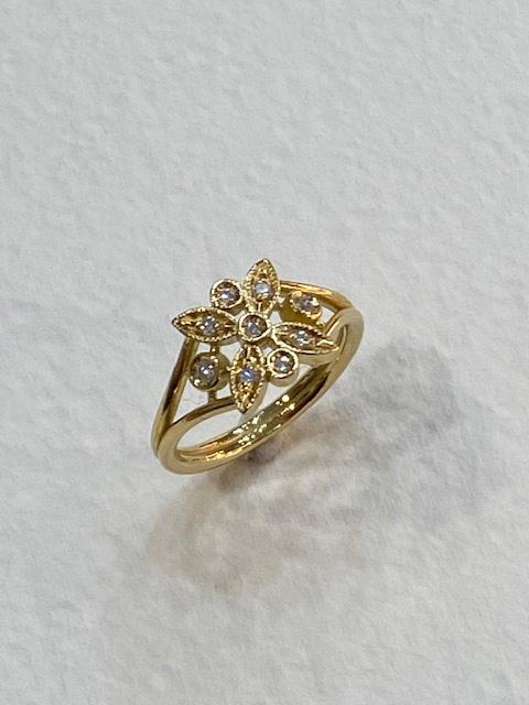 Collezione "Clematis" anello in oro giallo e diamanti naturali