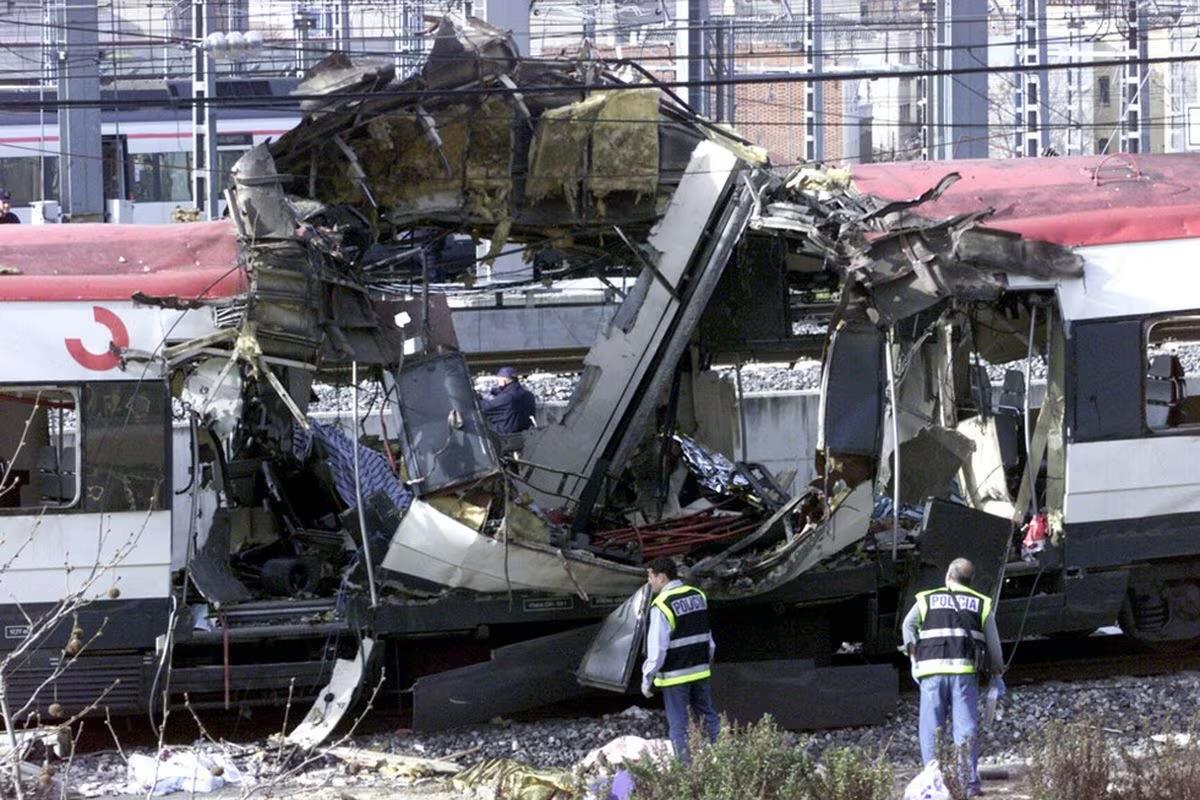 Attentati di Madrid: 20 anni dall’evento che segnò l’inizio del terrore jihadista in Europa.