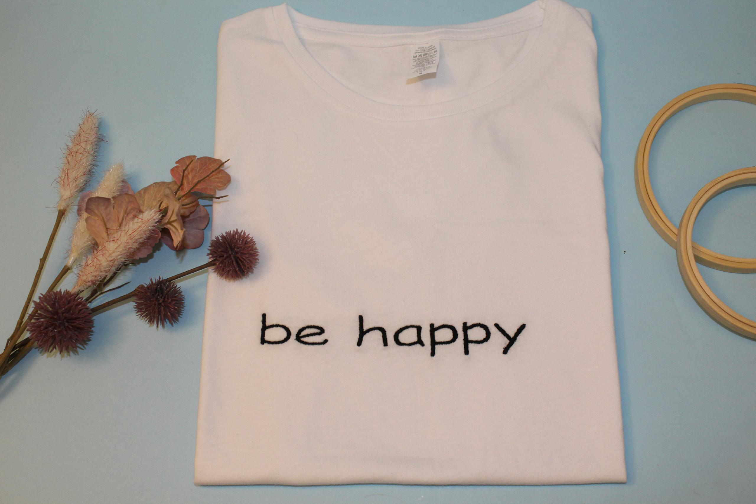 Tshirt ricamata "Be Happy"