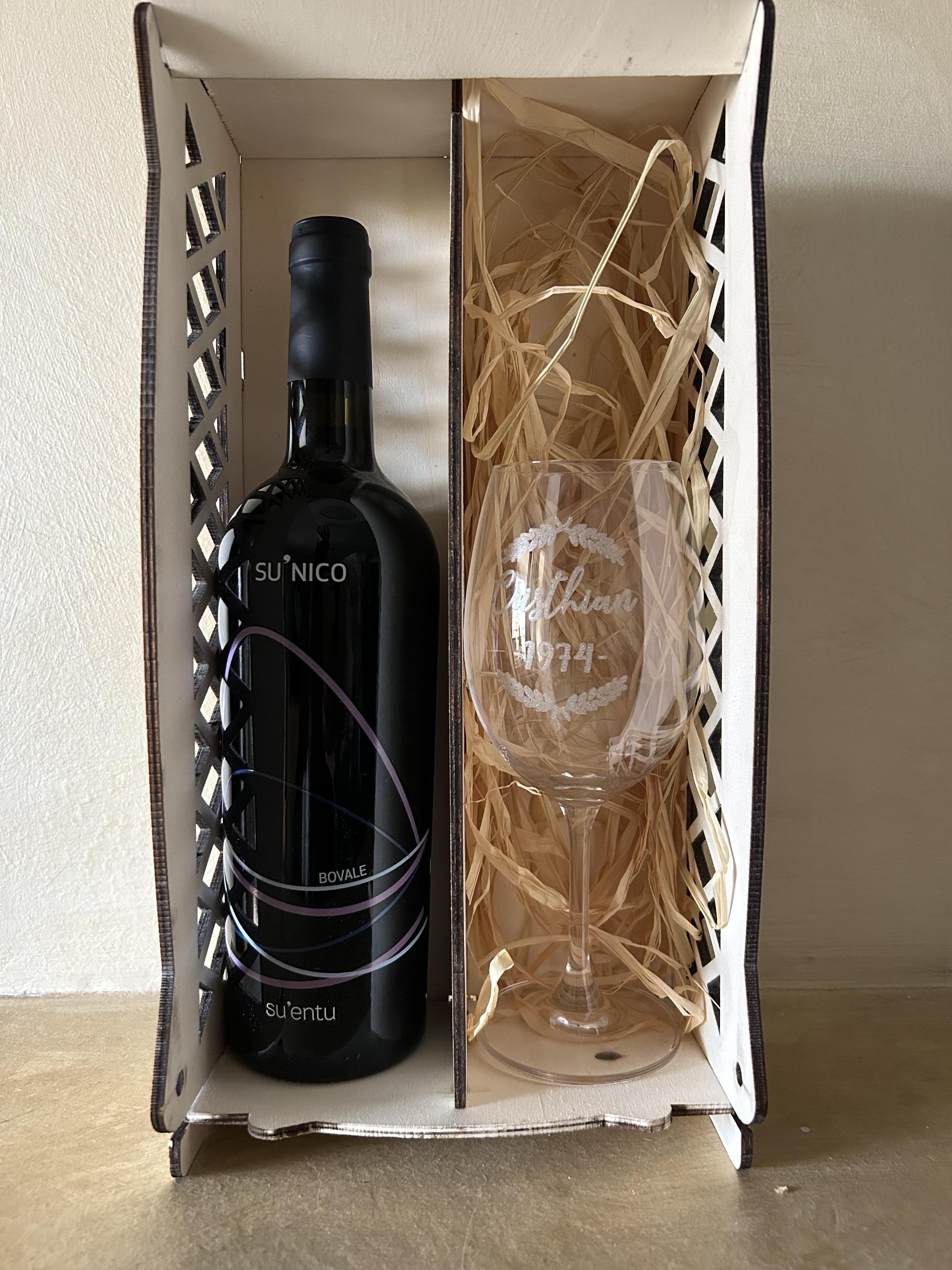 Scatola in legno per vino con calice personalizzato