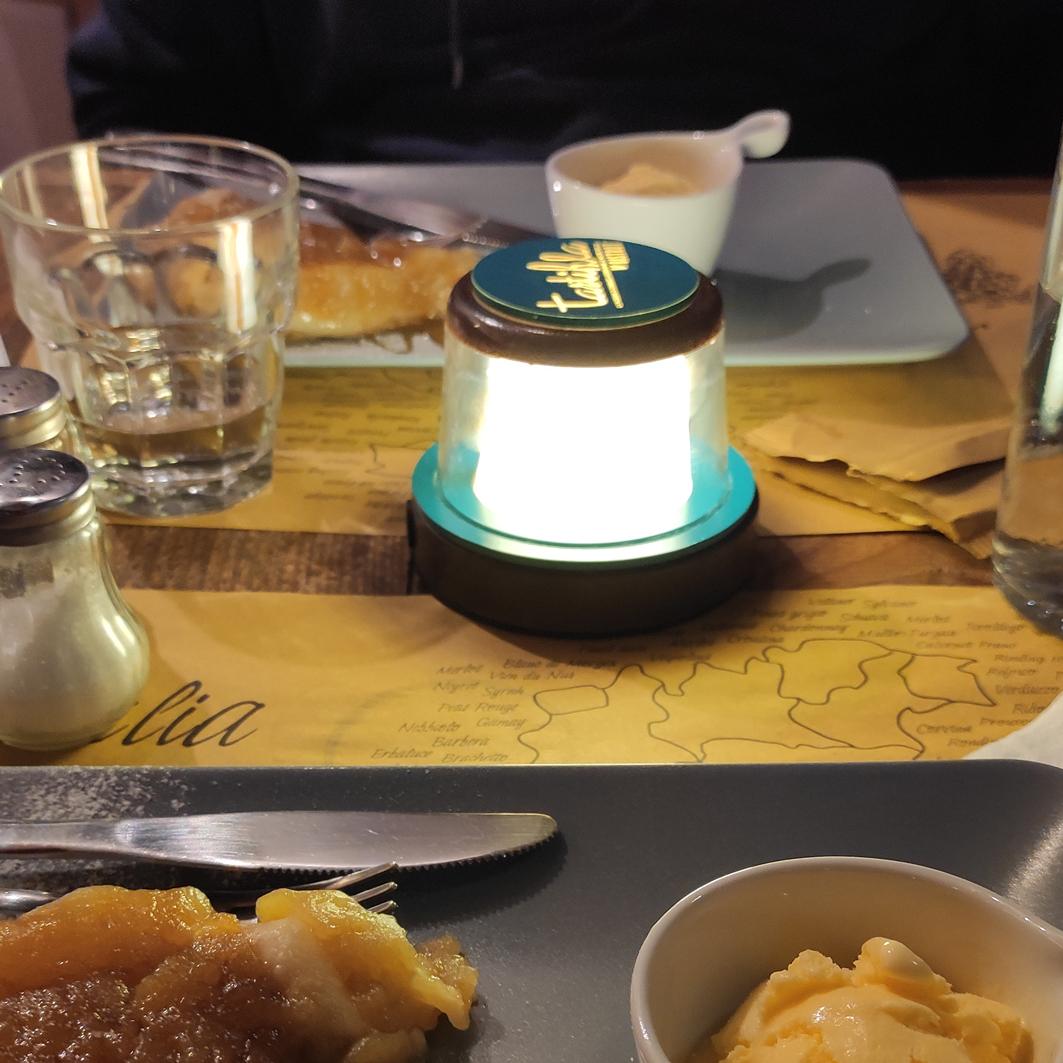 Mini-lampada da tavolo Ruben: finta ruggine / turchese