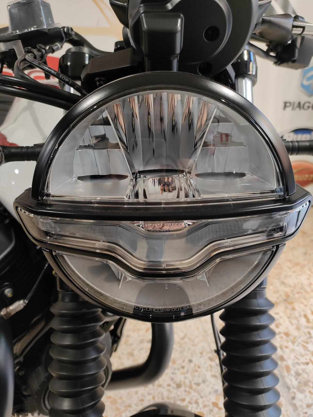 Moto Guzzi V7 Stone TEN nuova in pronta consegna