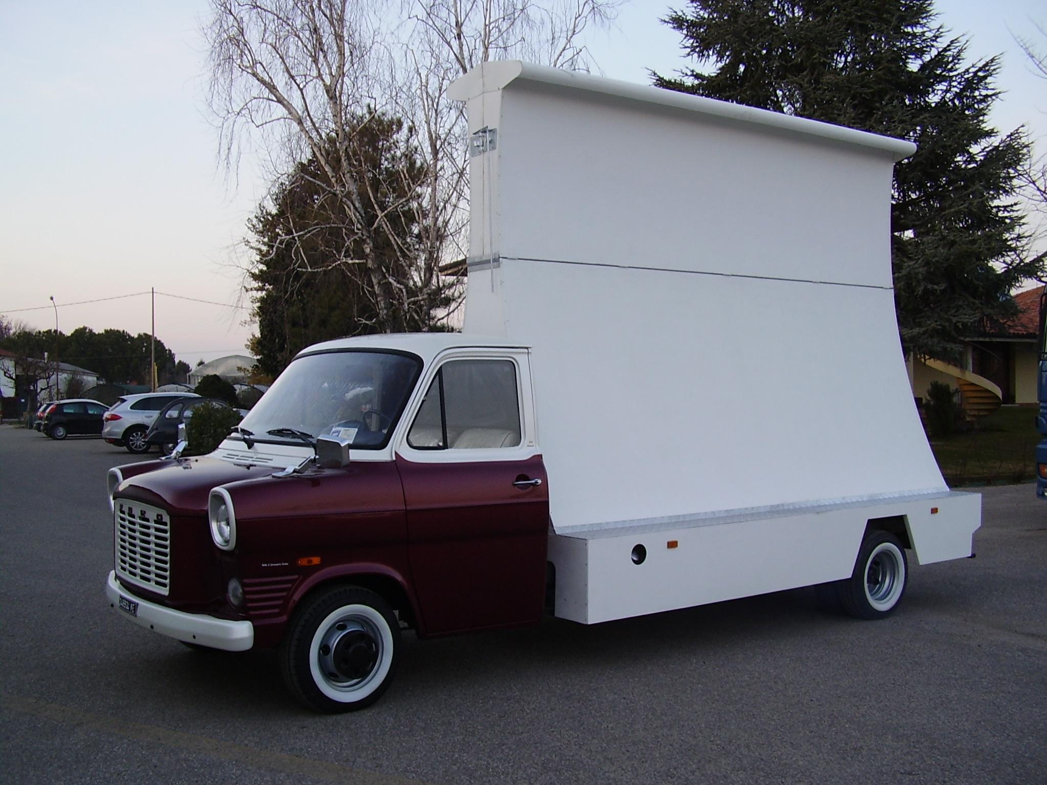 Fixed advertising sail with jointed sail system on vintage Ford truck
