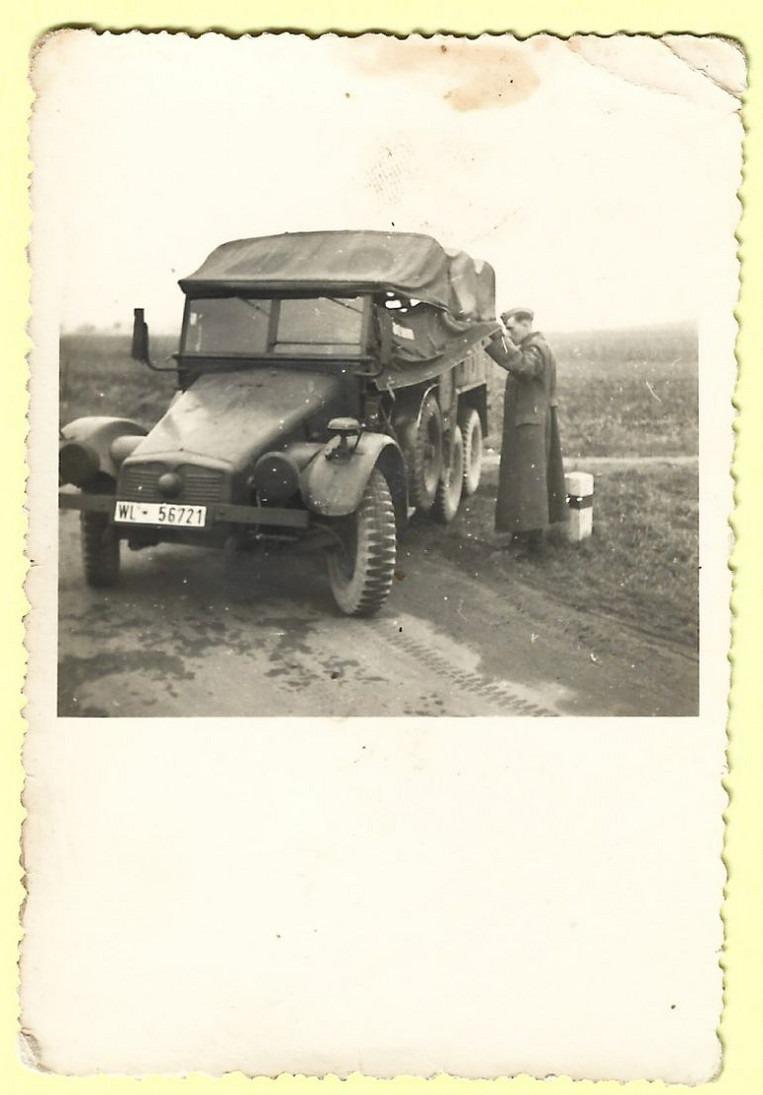 062> FOTO Veicolo militare fuoristrada con soldato. Guerra anni '40 Cm. 6 x 9