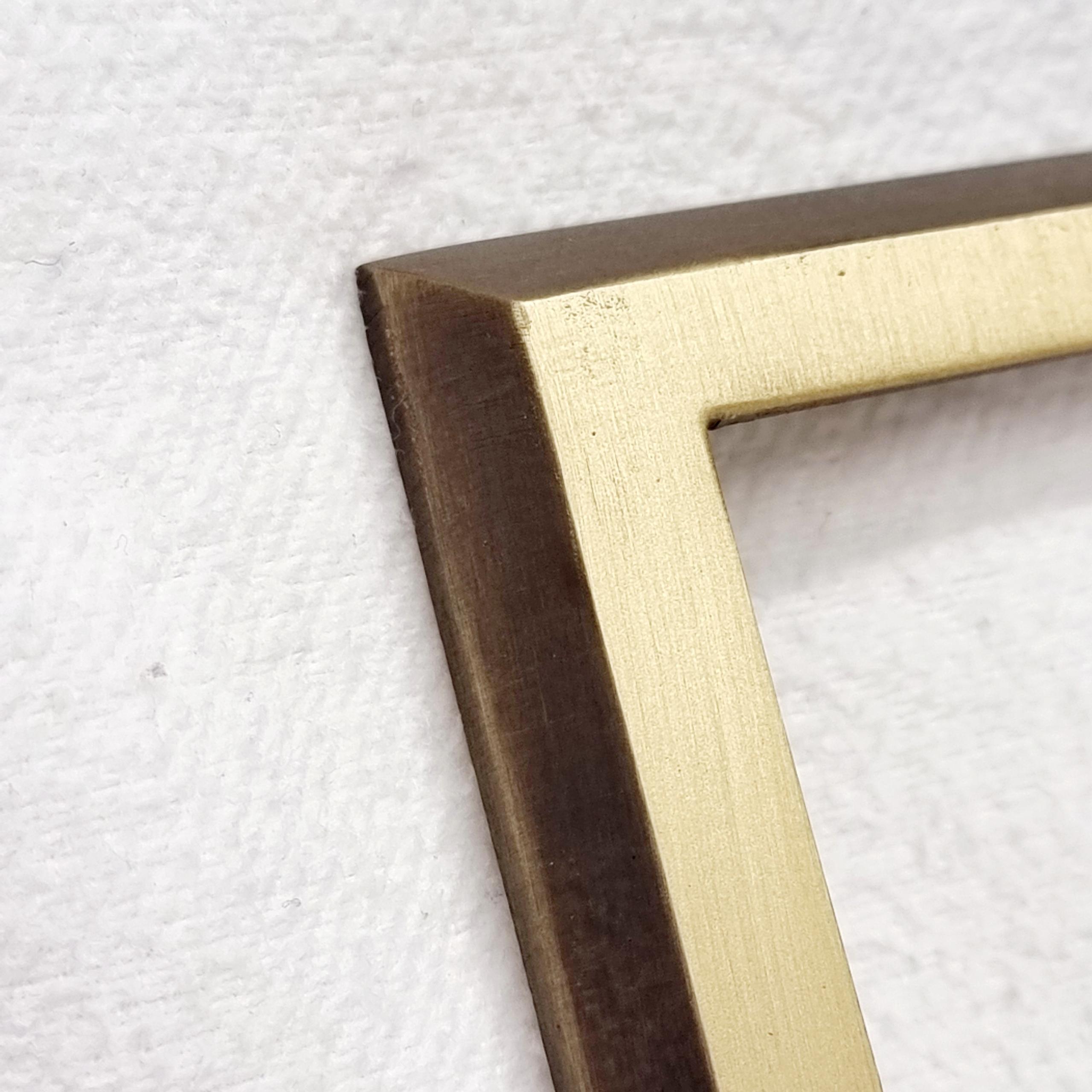 CORNICE RETTANGOLARE BORDO INCLINATO