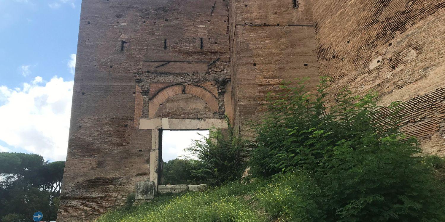 Porta Ardeatina e Mura Aureliane, il GP Liberazione "esce e rientra" nella Roma imperiale